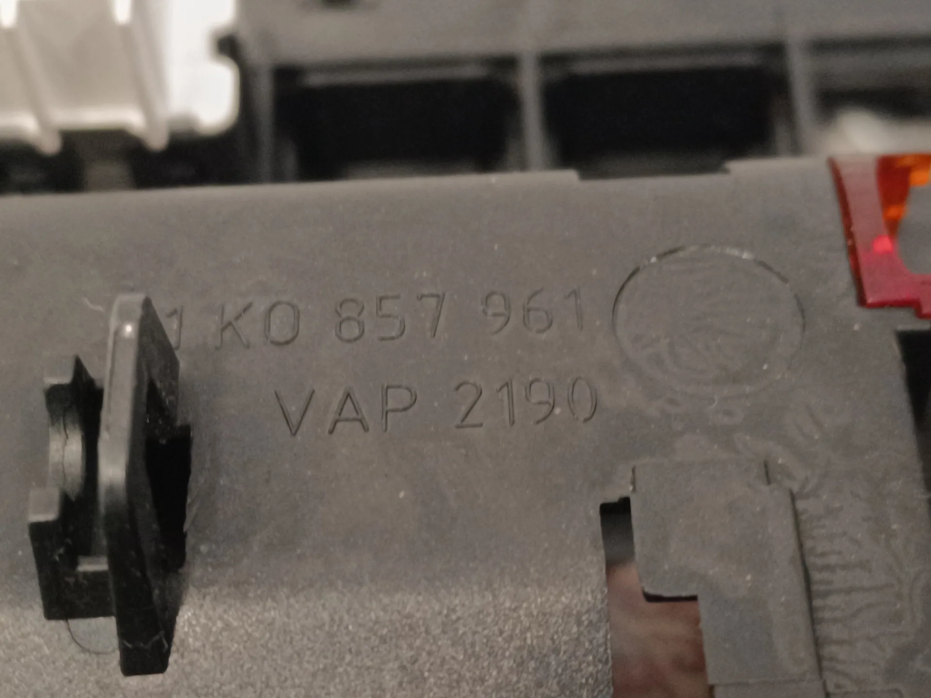 Cenicero para Volkswagen Golf V Berlina (1K1)