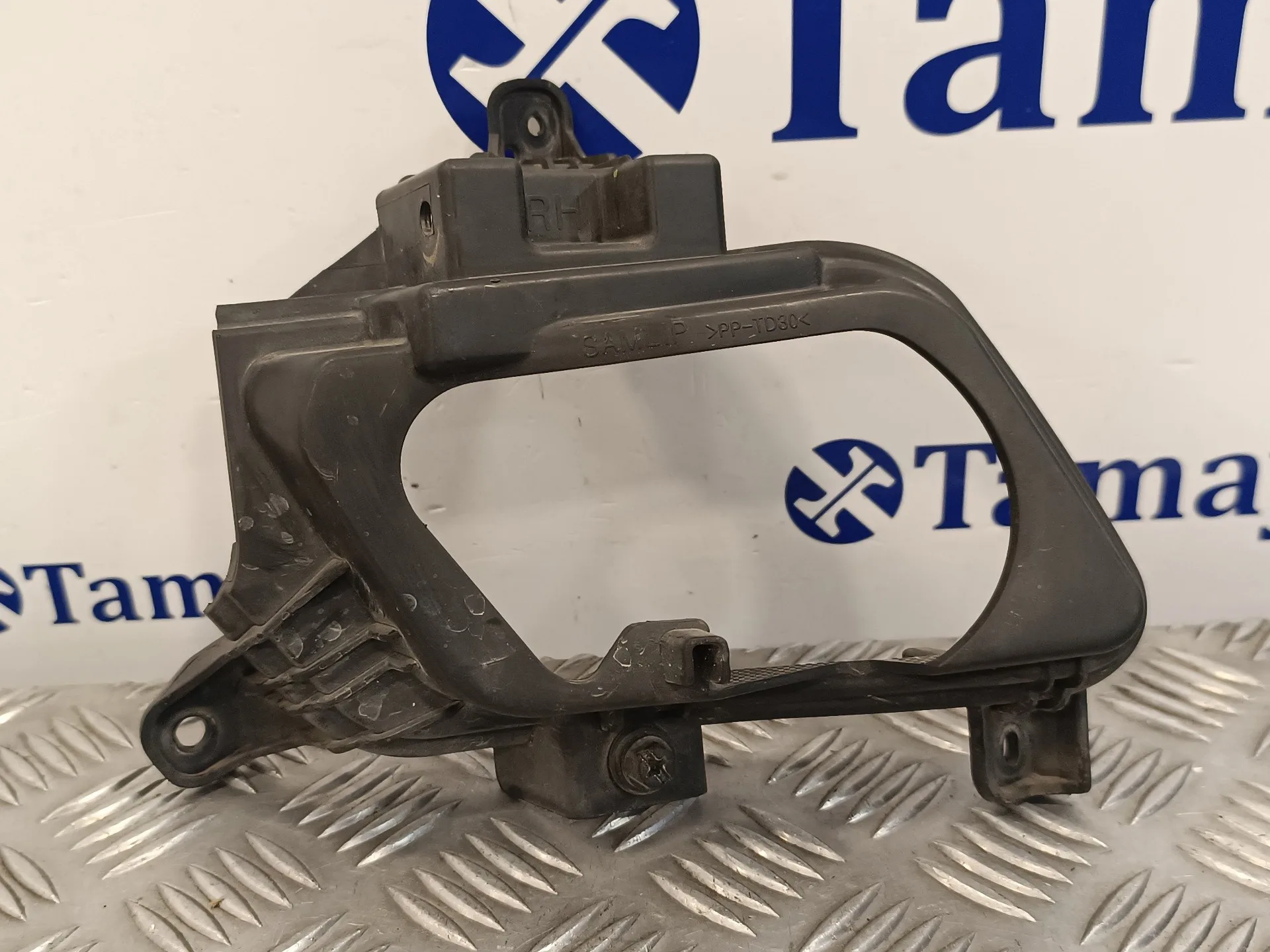 Soporte Faro Antiniebla Derecho para Kia Cee'd