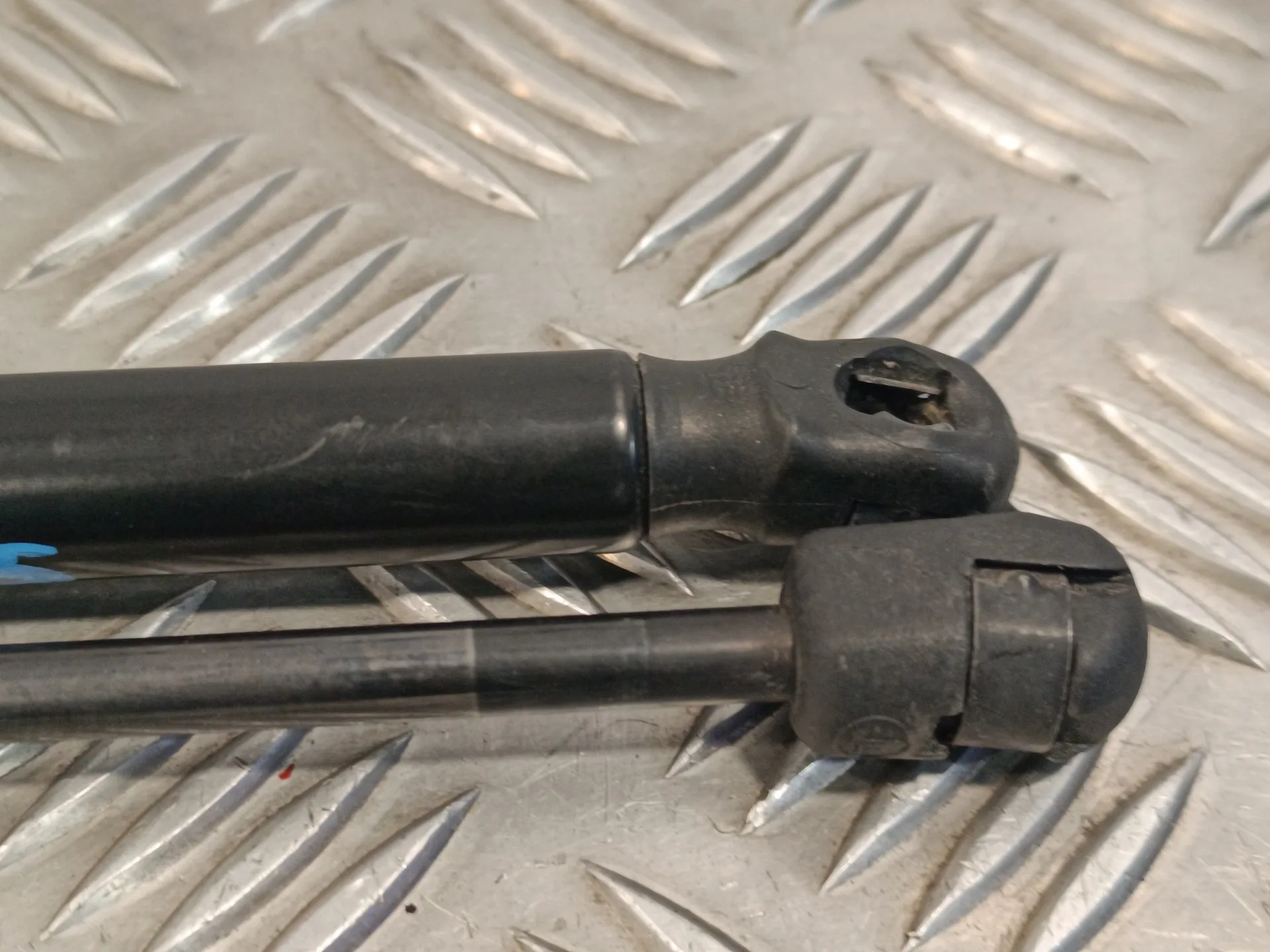 Amortiguadores Maletero / Porton para Opel Corsa D