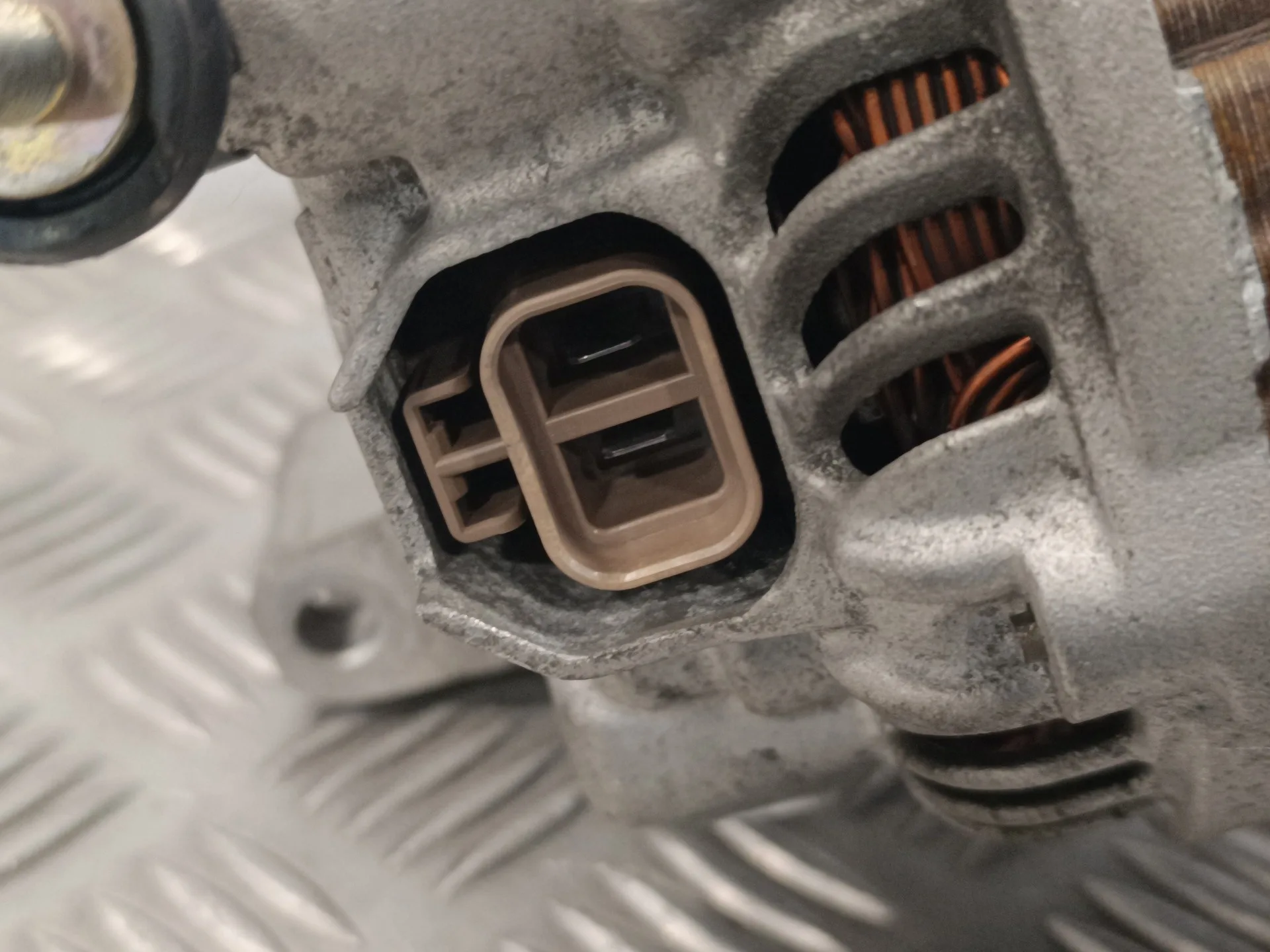 Alternador para Mazda 3 Berlina (Bk)