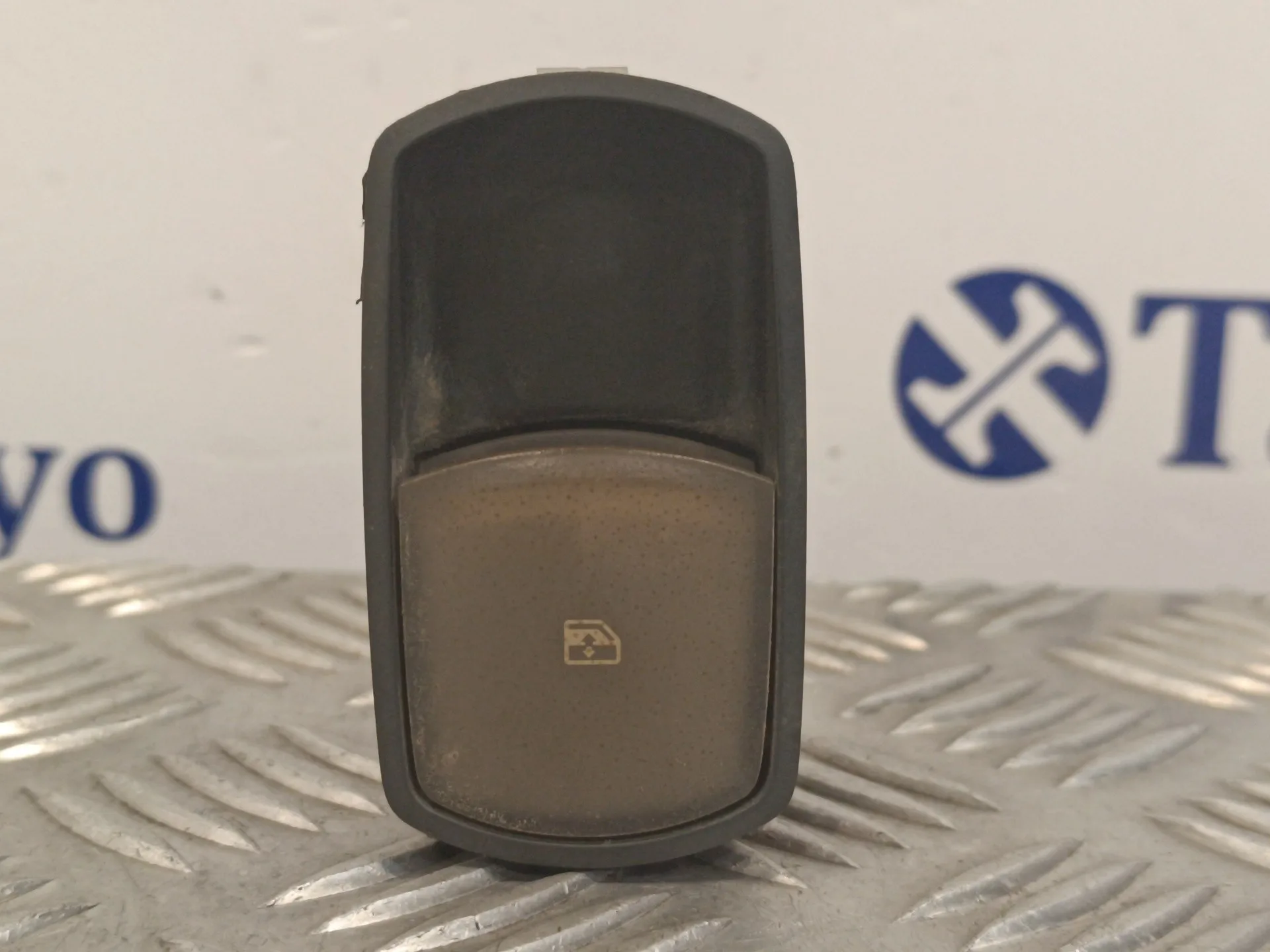 Mando Elevalunas Delantero Derecho para Opel Corsa D