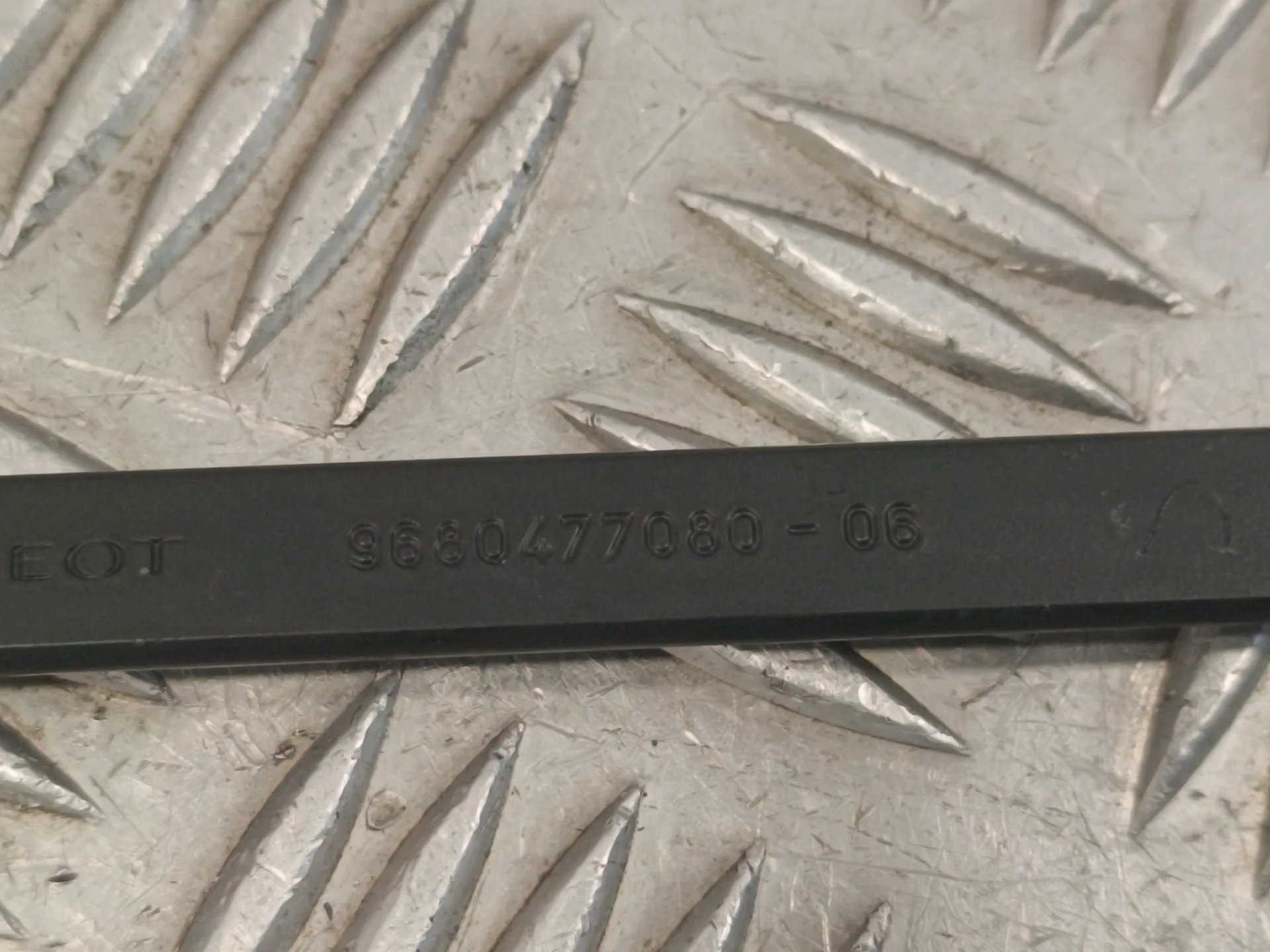 Brazo Limpia Delantero Izquierdo para Peugeot 308