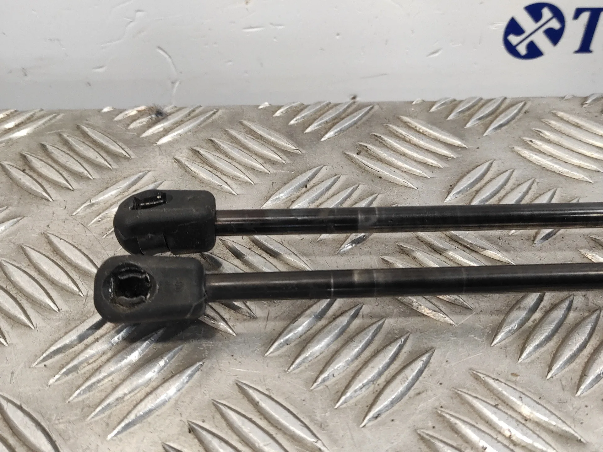 Amortiguadores Maletero / Porton para Ford Kuga (Cbv)