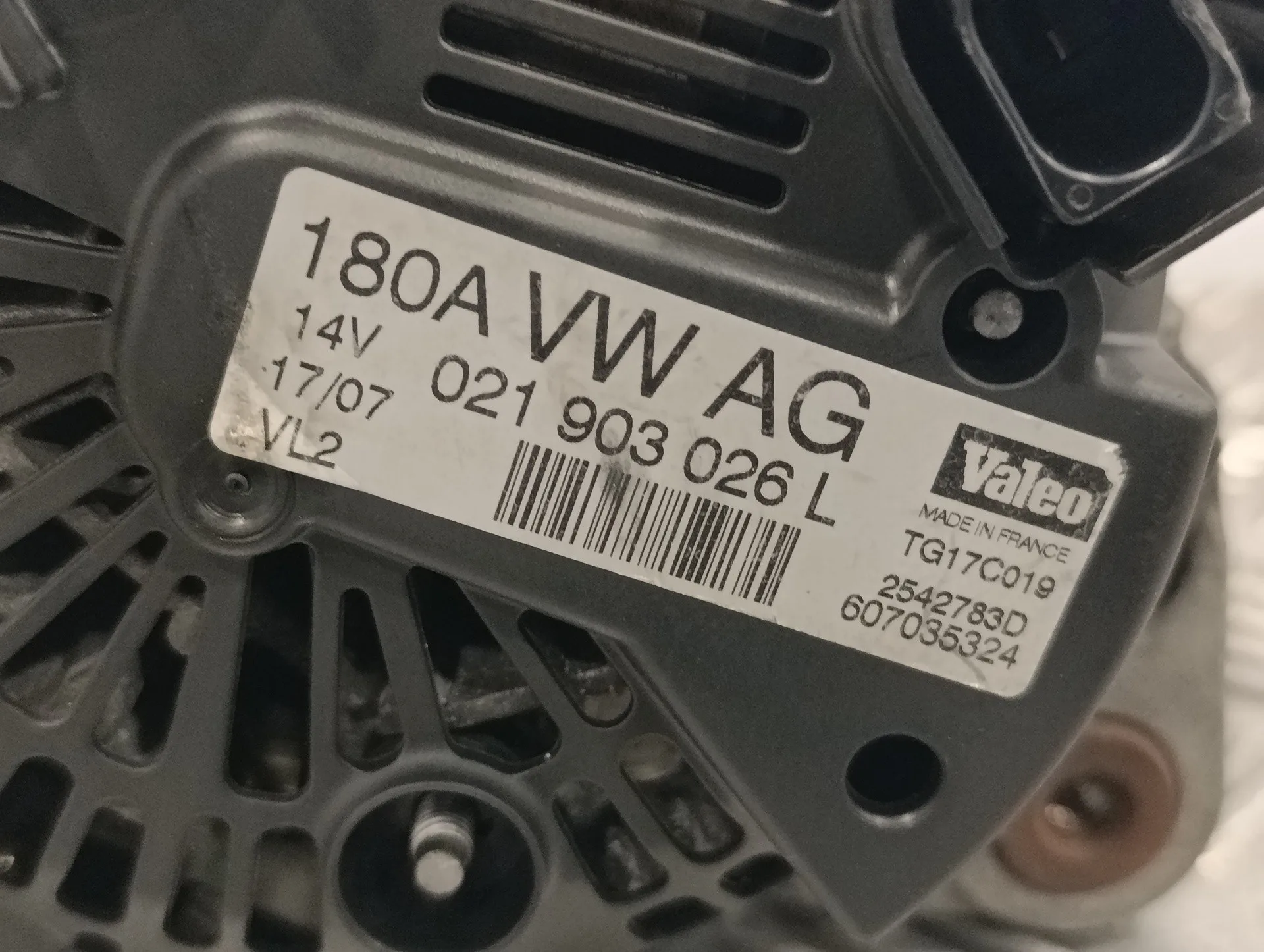 Alternador para Volkswagen Passat Berlina (3C2)
