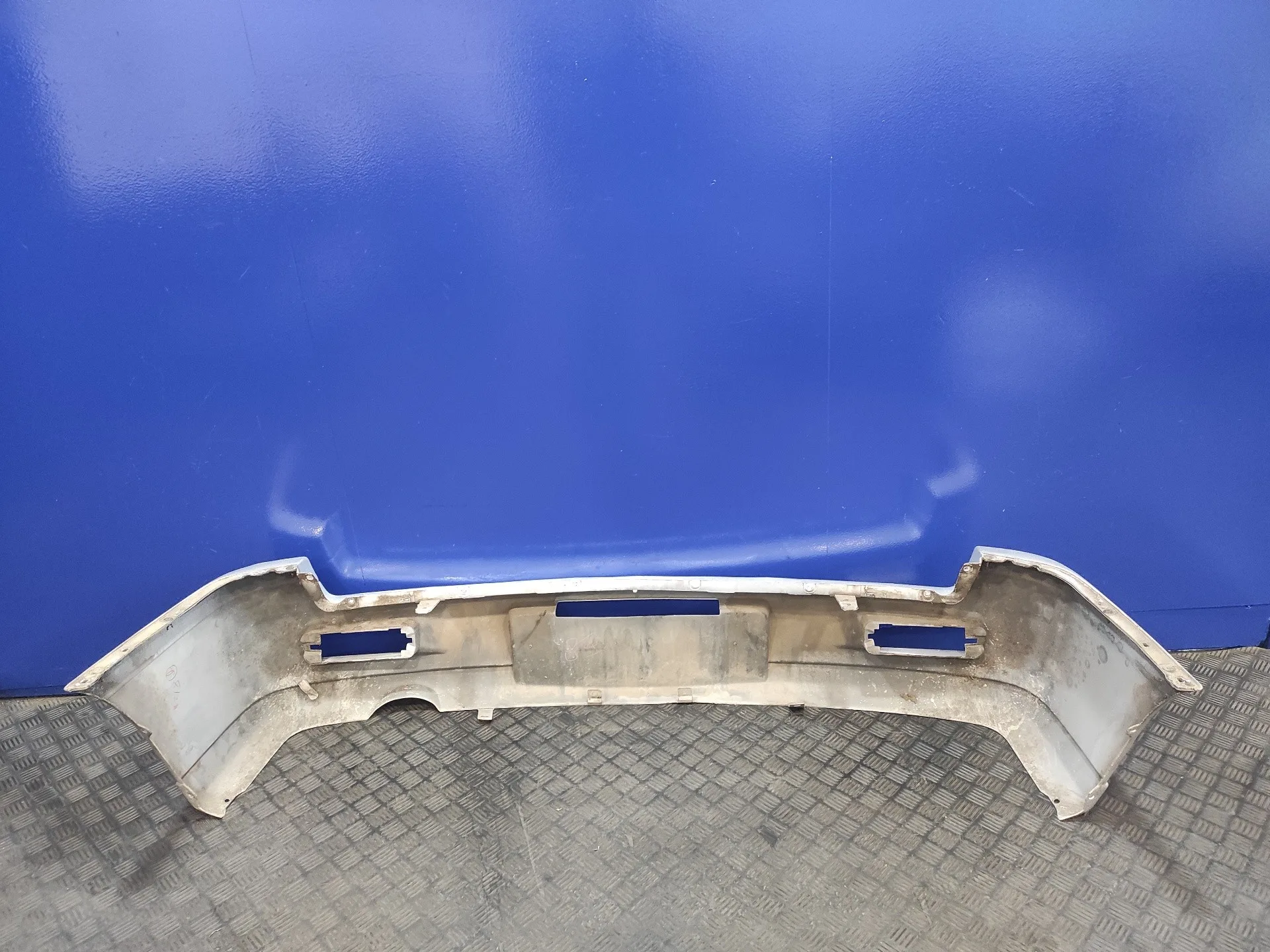 Paragolpes Trasero para Mitsubishi Space Runner (N60)