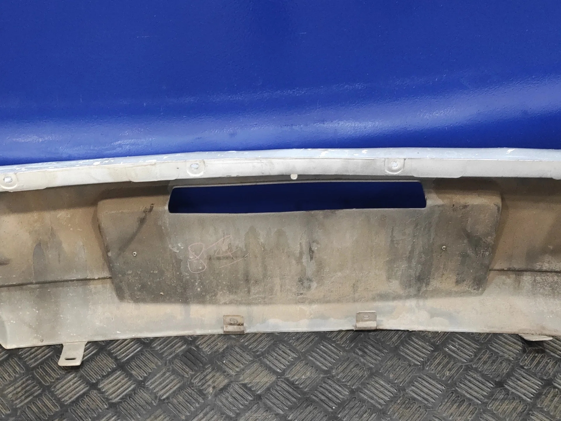 Paragolpes Trasero para Mitsubishi Space Runner (N60)