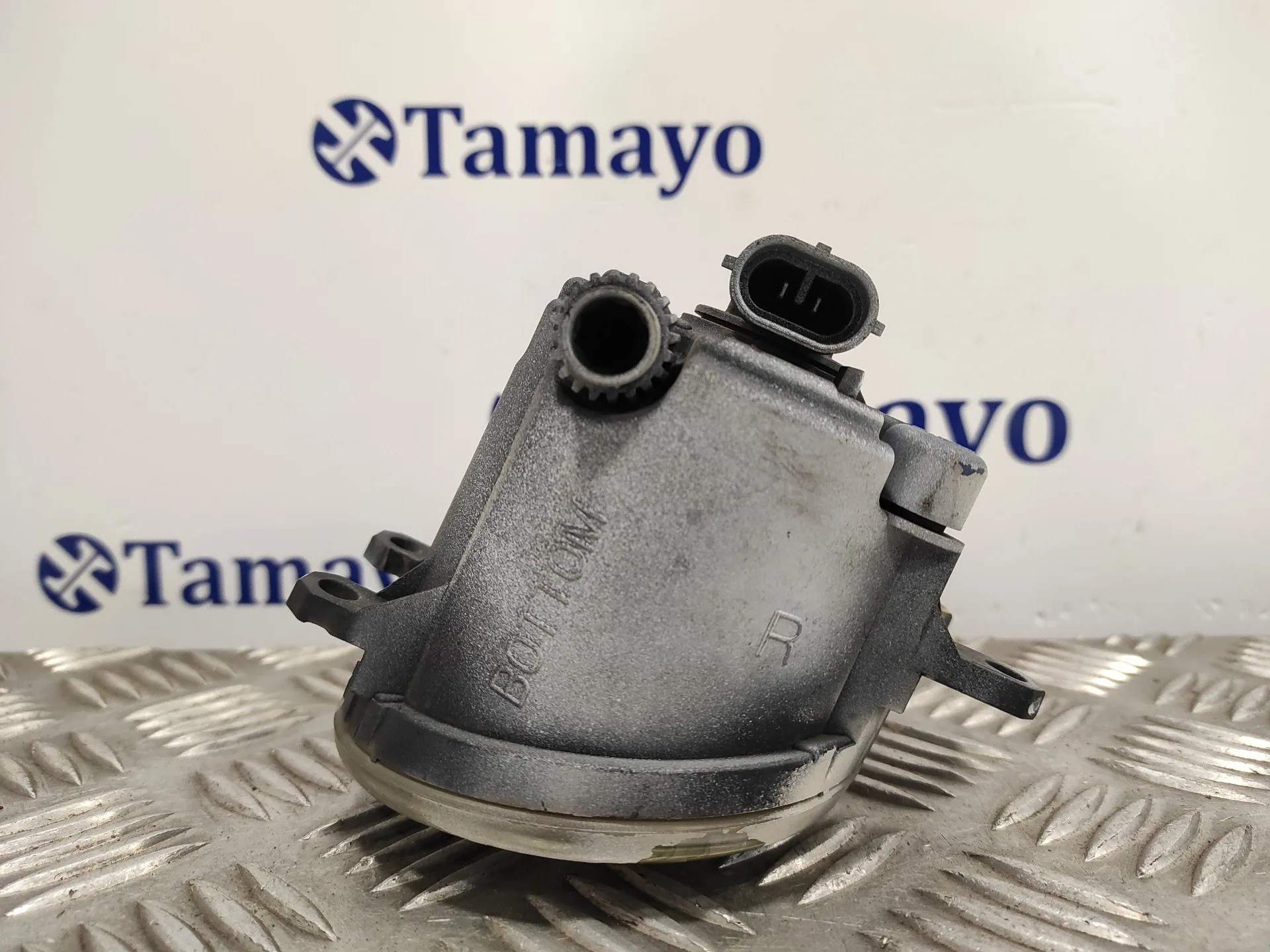 Faro Antiniebla Derecho para Toyota Avensis (T27)