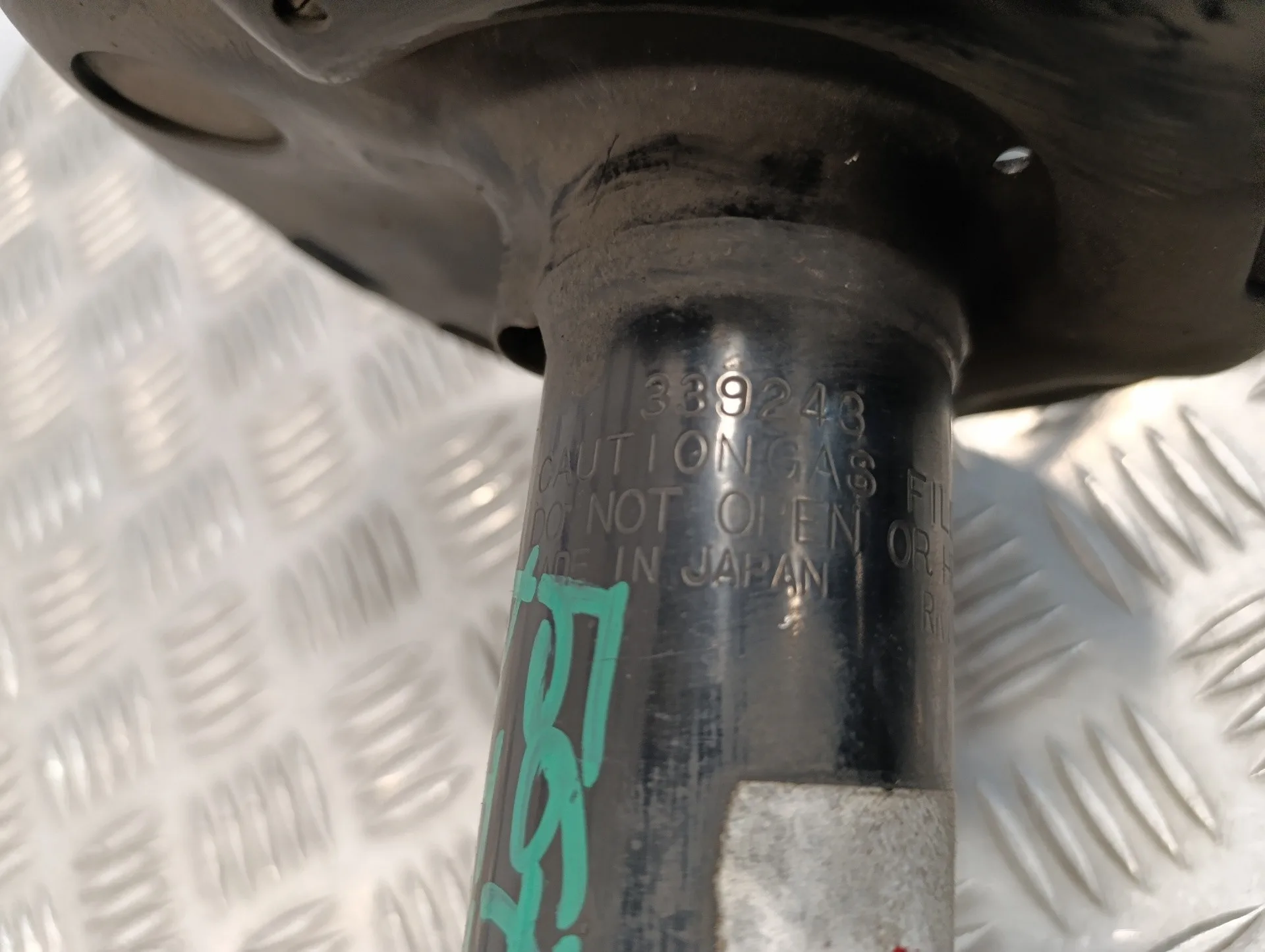 Amortiguador Delantero Izquierdo para Toyota Prius (Nhw30)