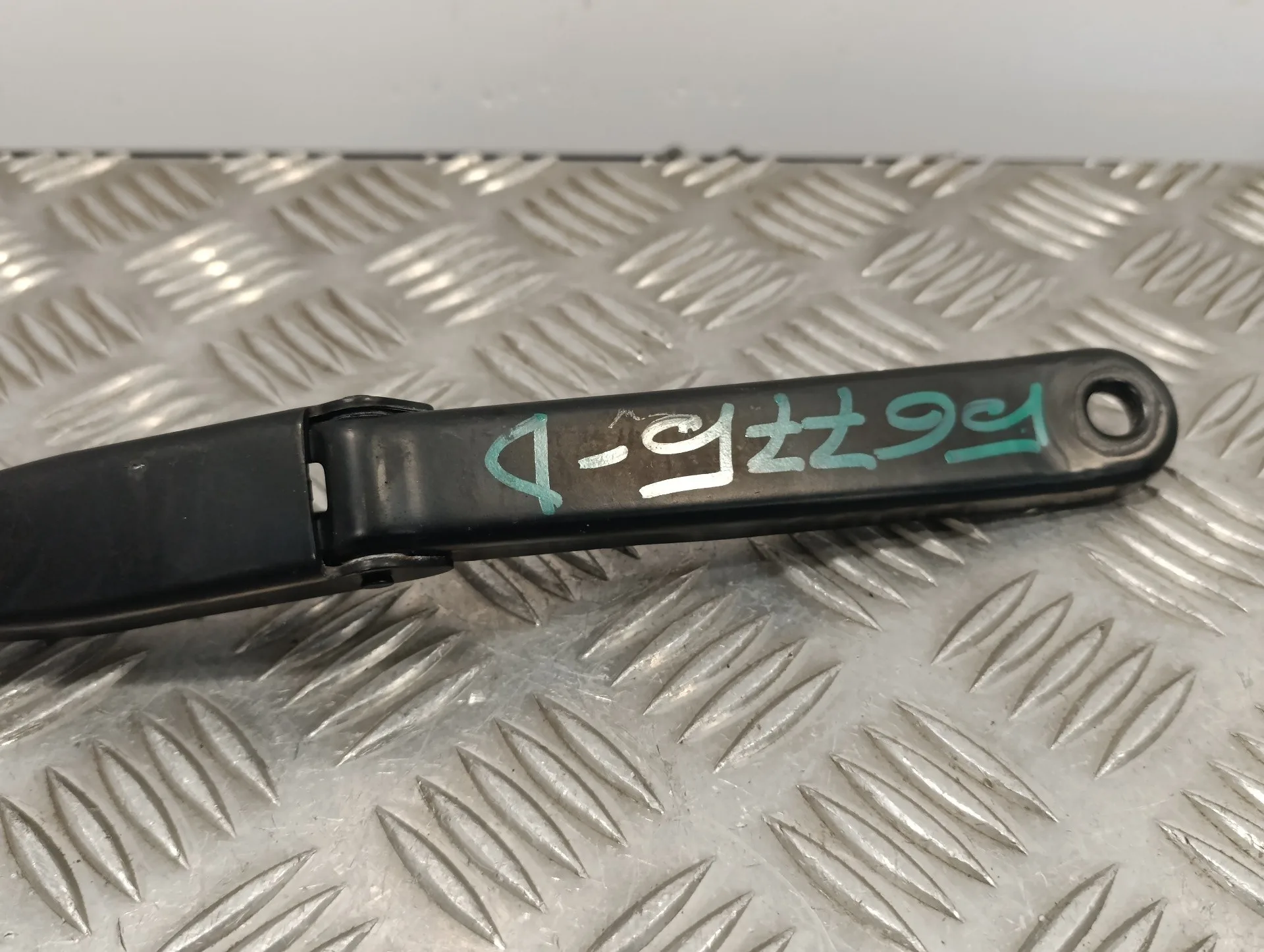 Brazo Limpia Delantero Derecho para Ford Kuga (Cbv)