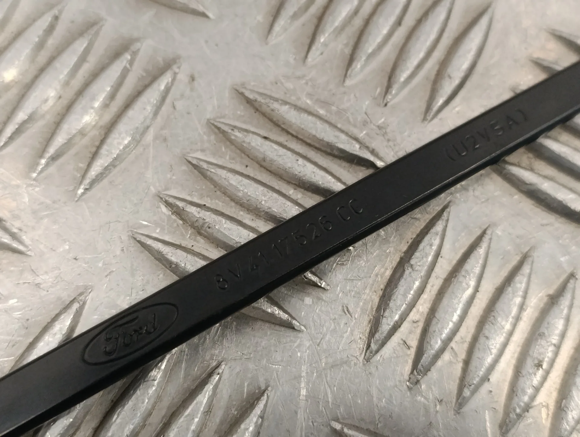 Brazo Limpia Delantero Derecho para Ford Kuga (Cbv)
