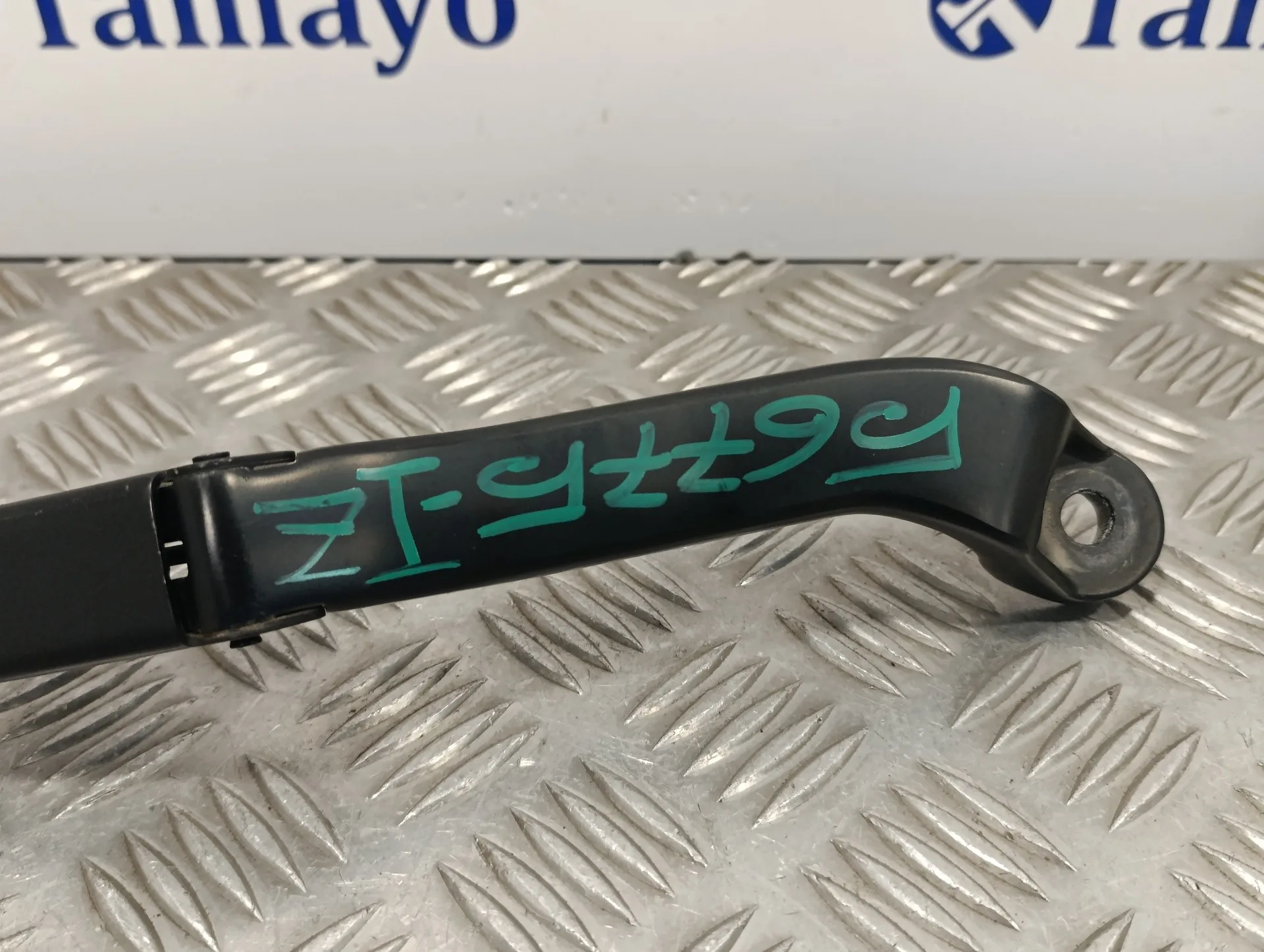 Brazo Limpia Delantero Izquierdo para Ford Kuga (Cbv)