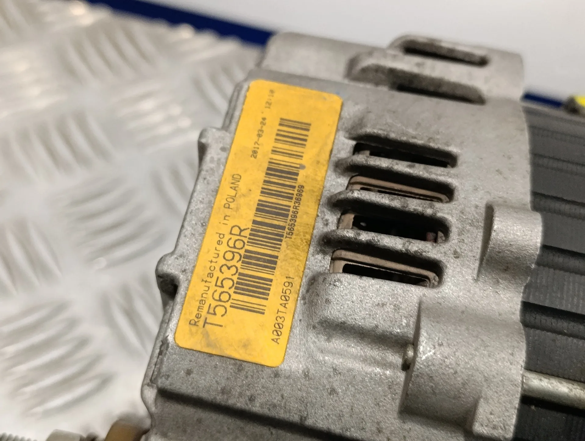 Alternador para Peugeot Boxer Caja Cerr. Techo Sobreelev. (Rs3700)(230)(->'02)