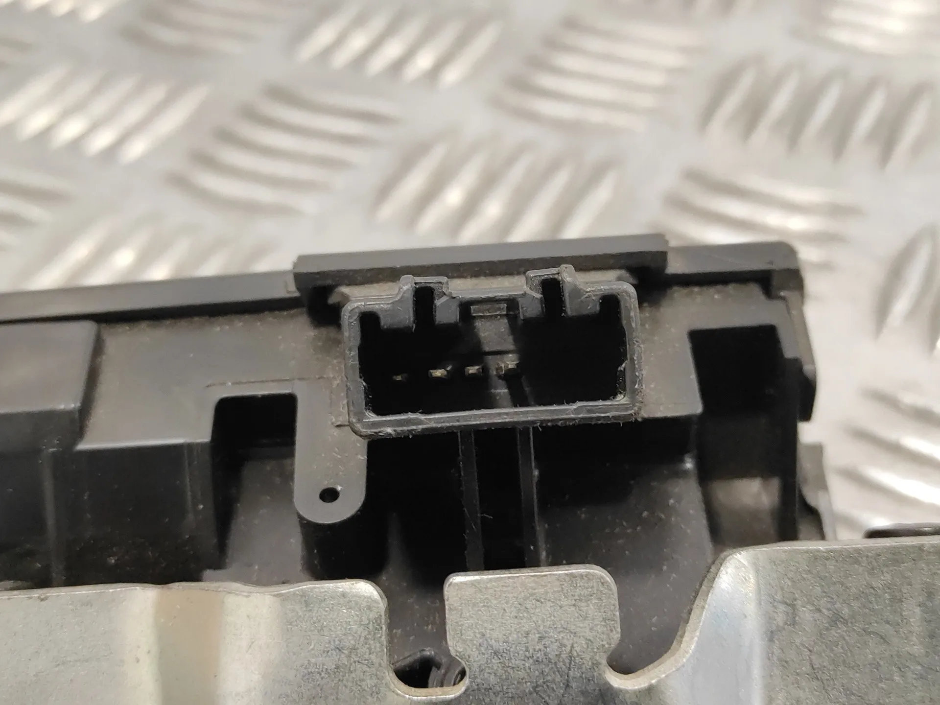 Cerradura Maletero / Porton para Ford Fiesta (Cb1)