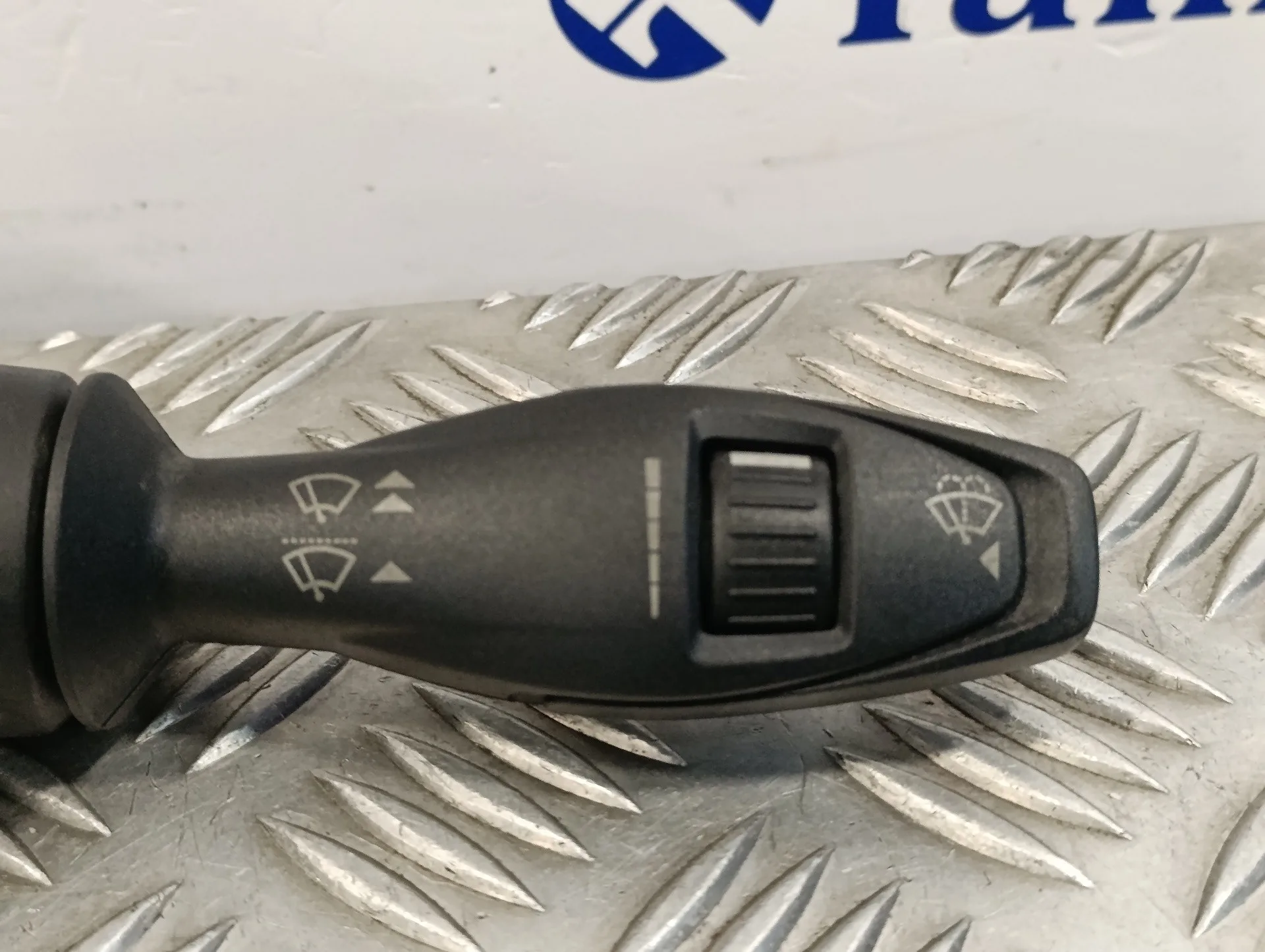 Mando Limpia para Ford Fiesta (Cb1)