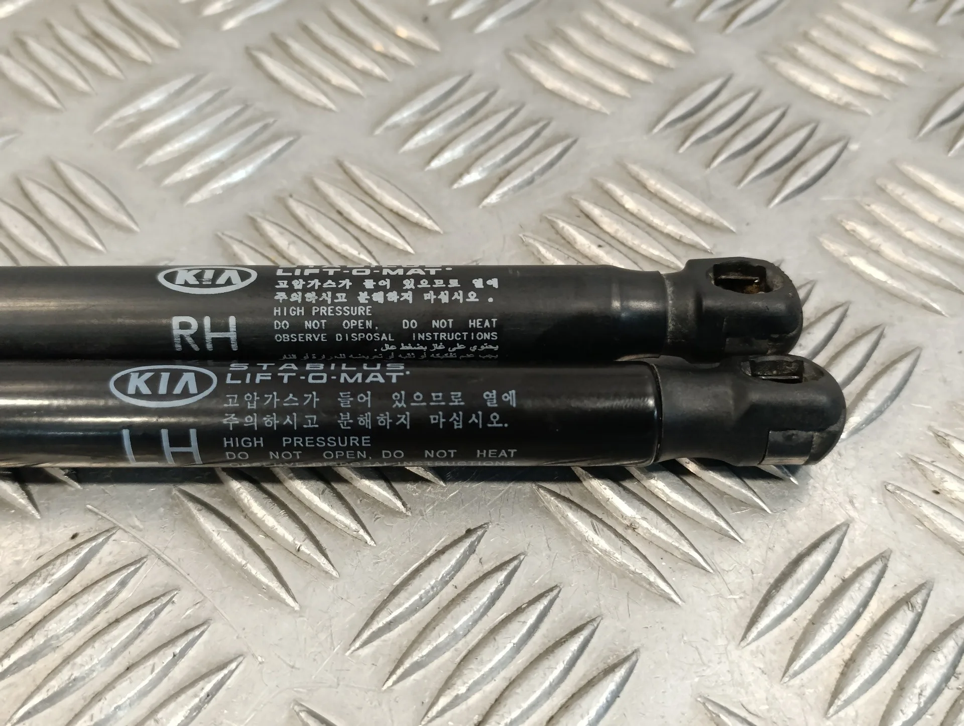 Amortiguadores Maletero / Porton para Kia Carens