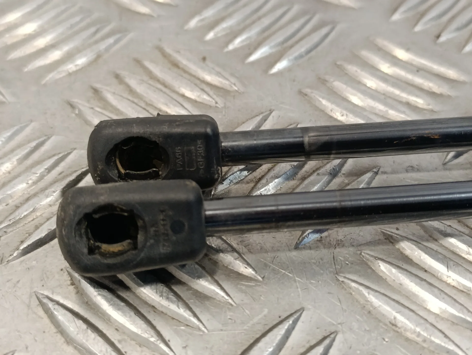 Amortiguadores Maletero / Porton para Kia Carens