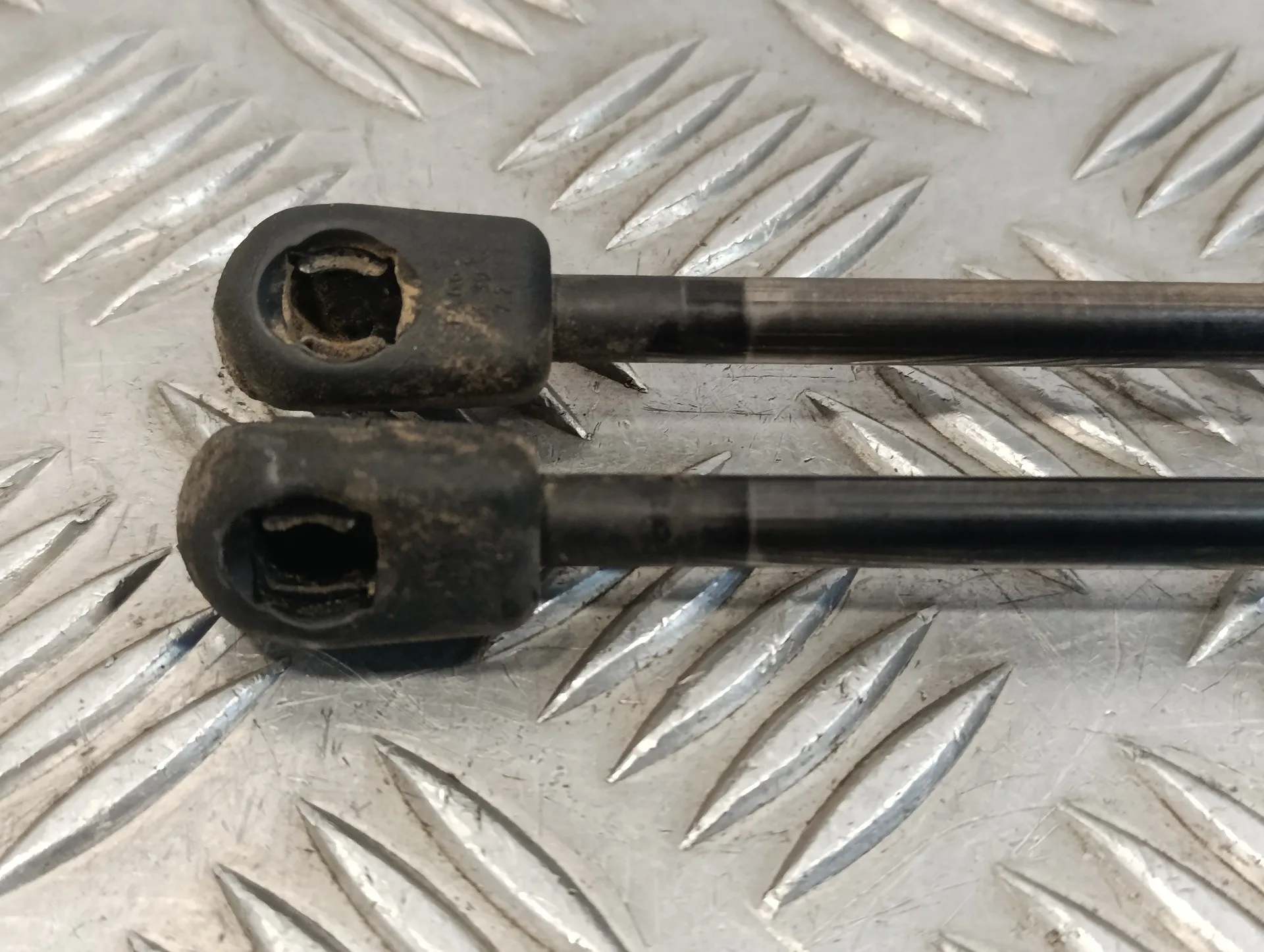 Amortiguadores Maletero / Porton para Audi A3 Sportback (8P)