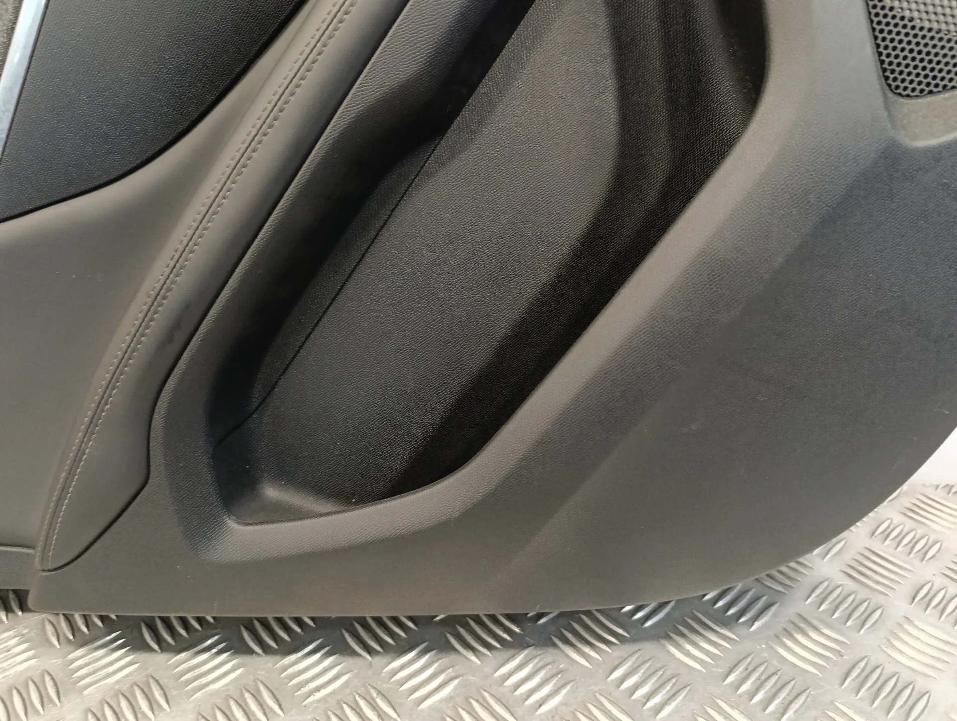 Guarnecido Puerta Trasera Izquierda para Peugeot 3008