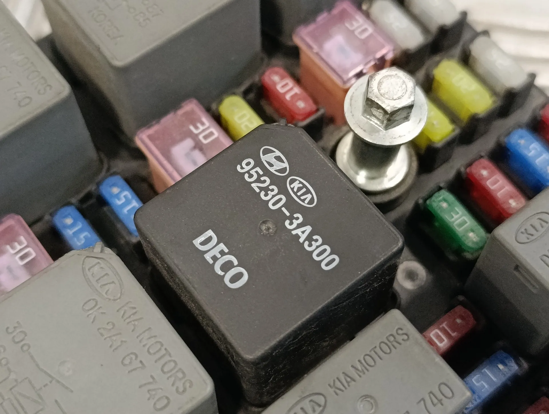 Caja Reles / Fusibles para Kia Carens