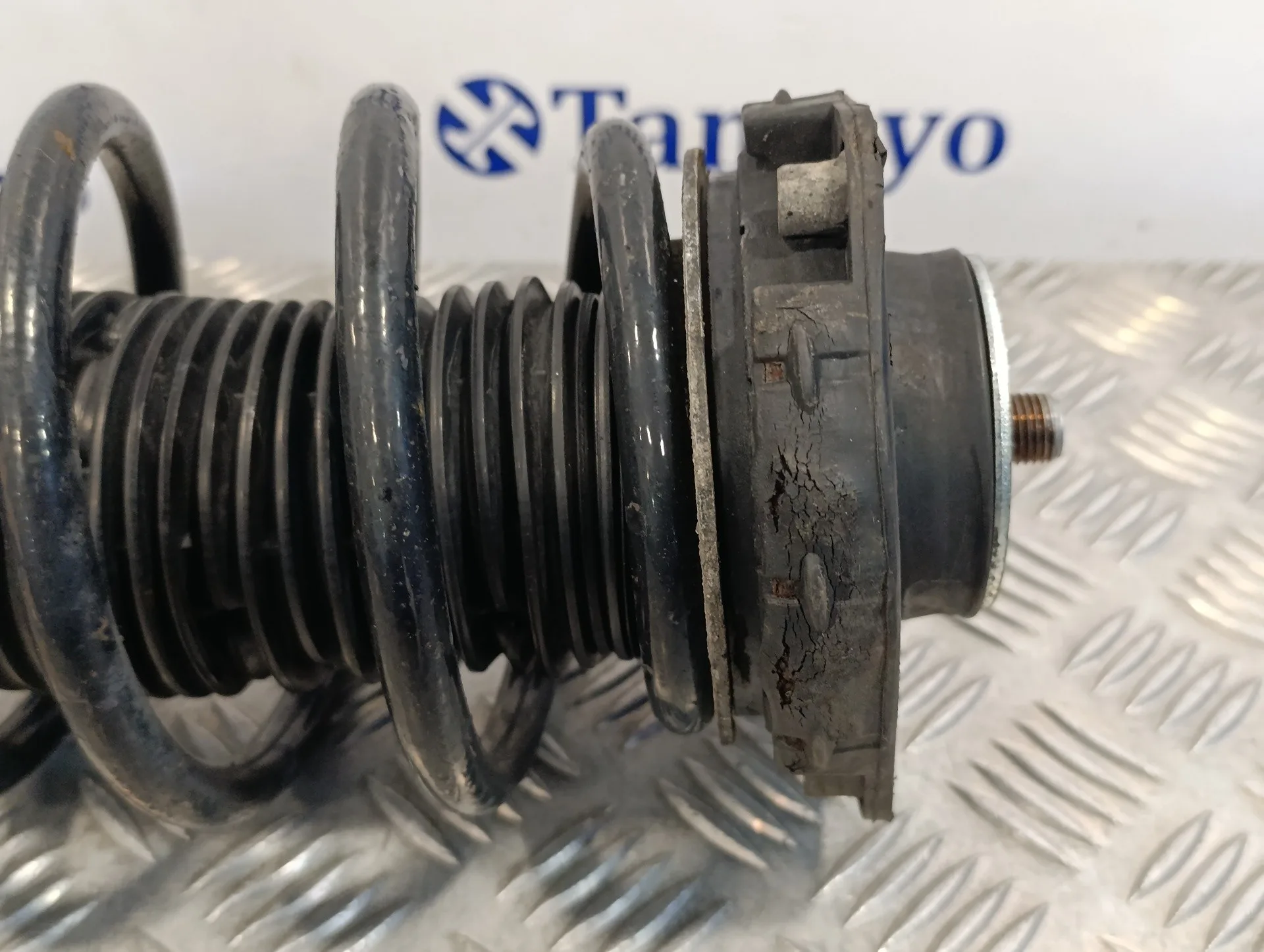 Amortiguador Delantero Derecho para Volkswagen Polo (9N1)