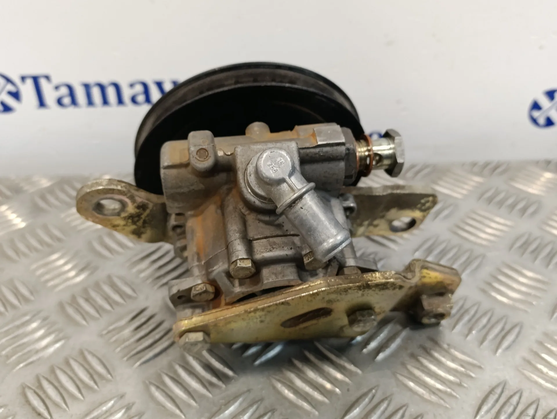 Bomba Direccion para Nissan Cabstar