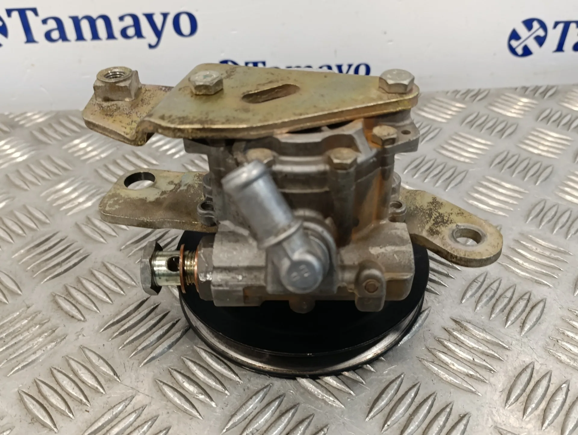 Bomba Direccion para Nissan Cabstar
