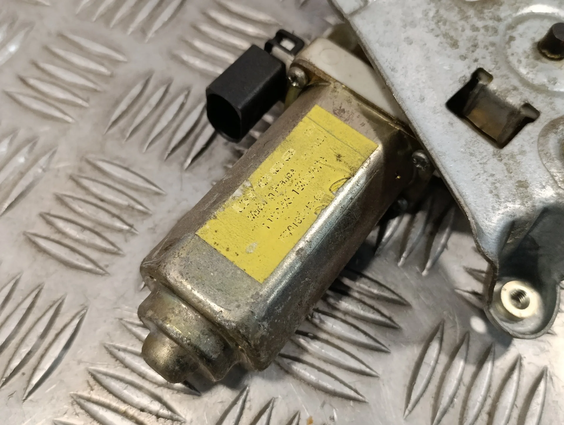 Elevalunas Delantero Derecho para Ford Focus Berlina (Cak)
