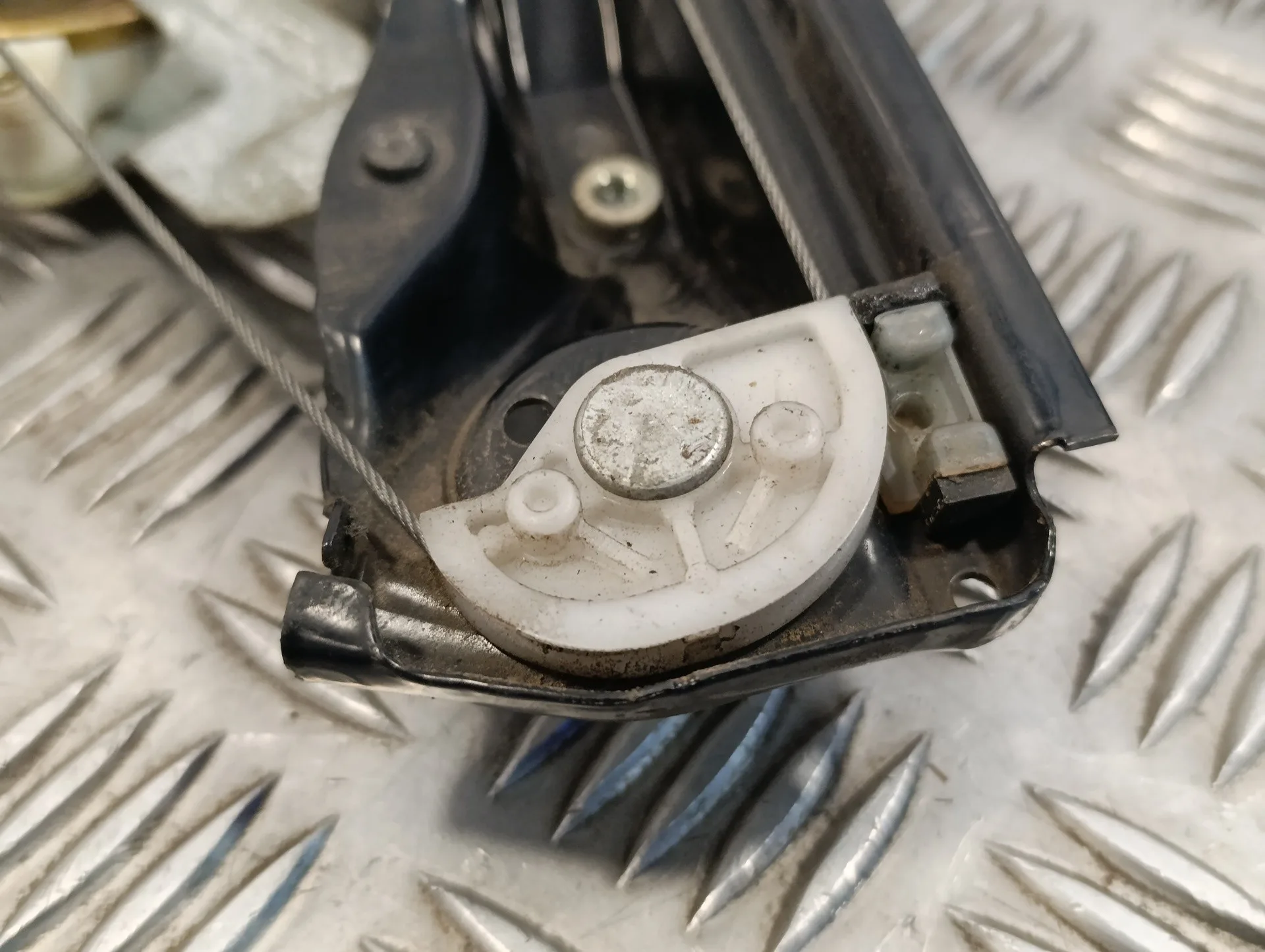 Elevalunas Delantero Derecho para Ford Focus Berlina (Cak)