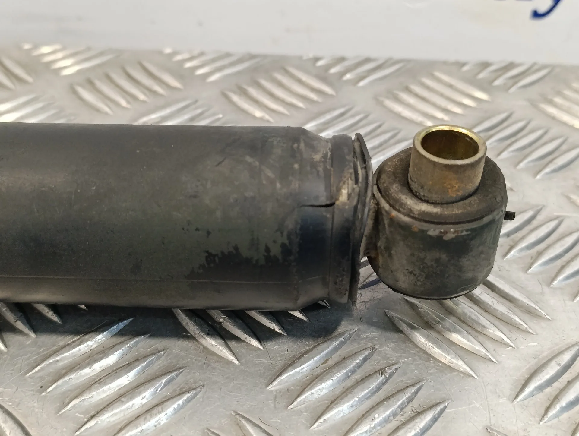 Amortiguador Trasero para Nissan Cabstar