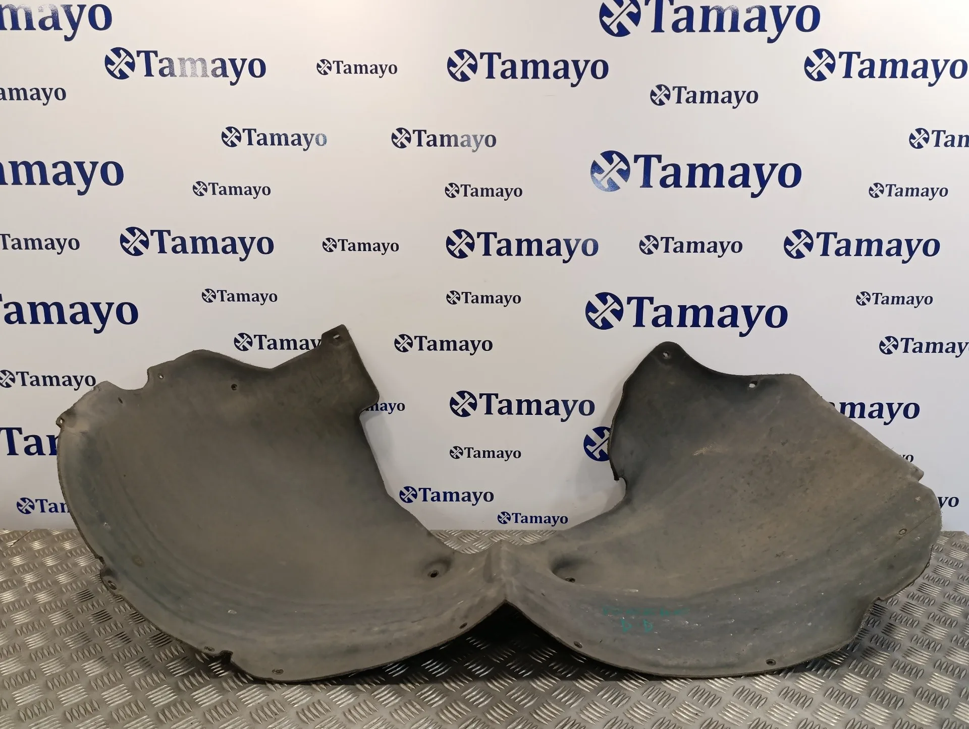 Plastico Paso Rueda Delantero Derecho para Volkswagen Touareg (7La)
