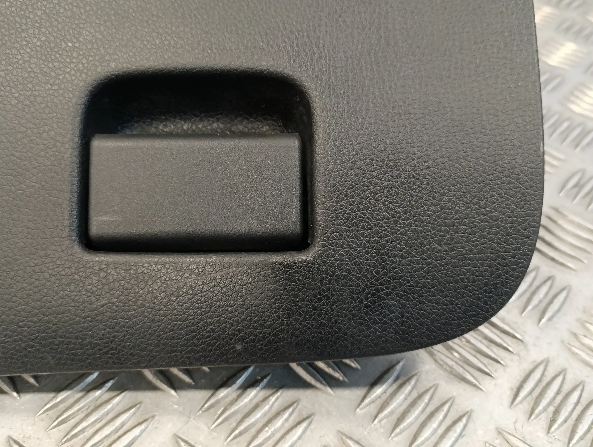 Guantera para Nissan Qashqai (J11)