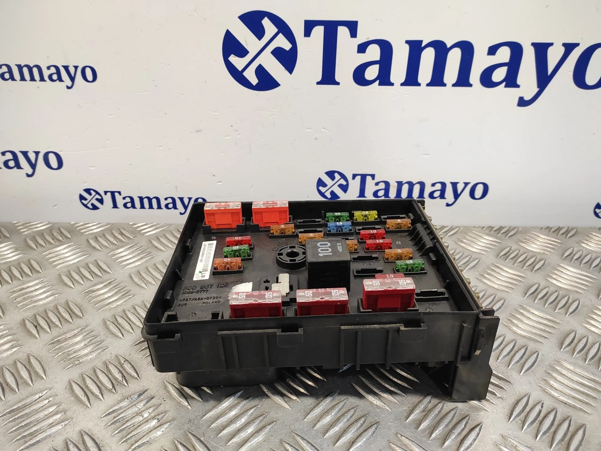 Caja Reles / Fusibles para Volkswagen Passat Berlina (3C2)