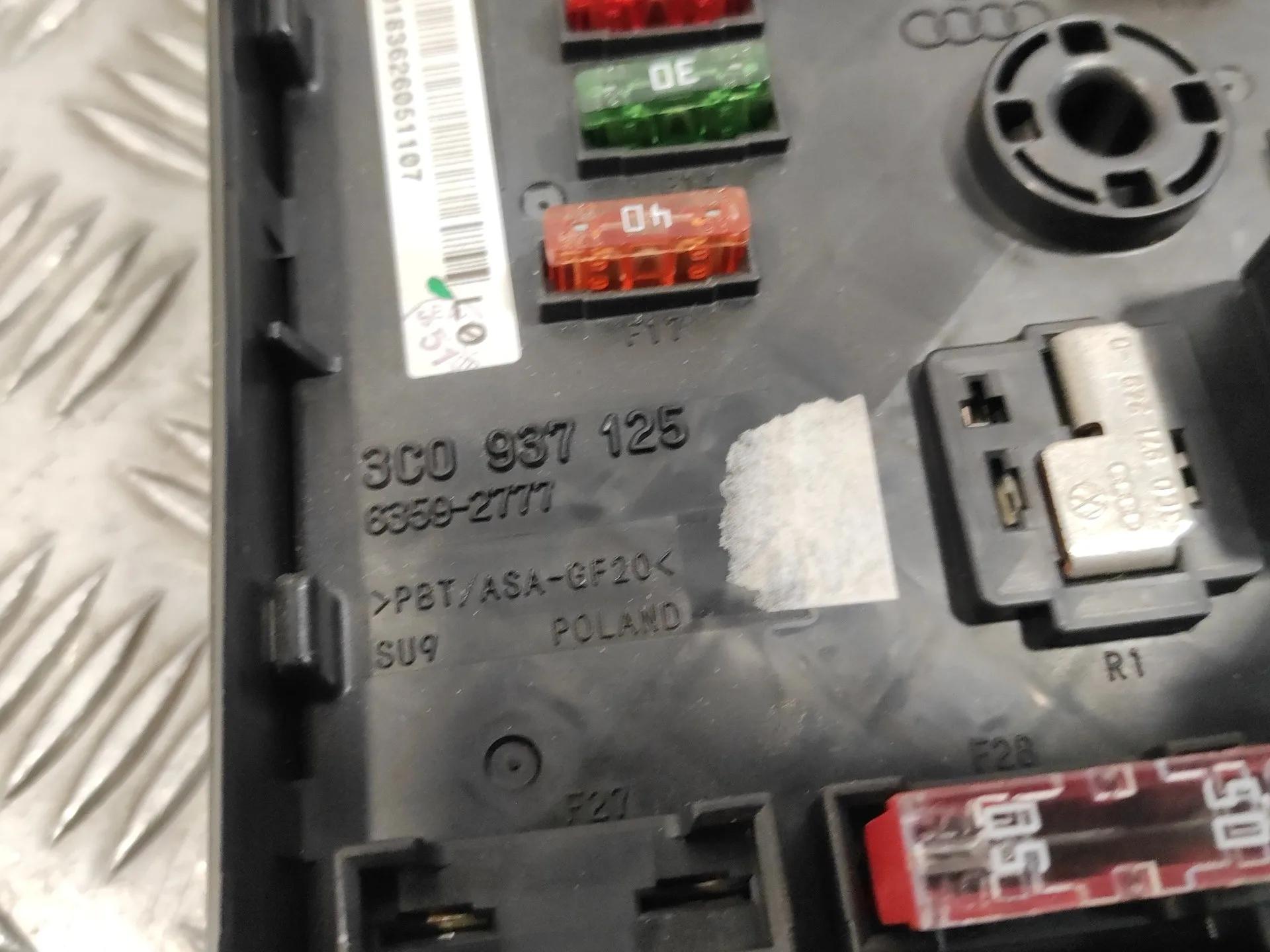 Caja Reles / Fusibles para Volkswagen Passat Berlina (3C2)