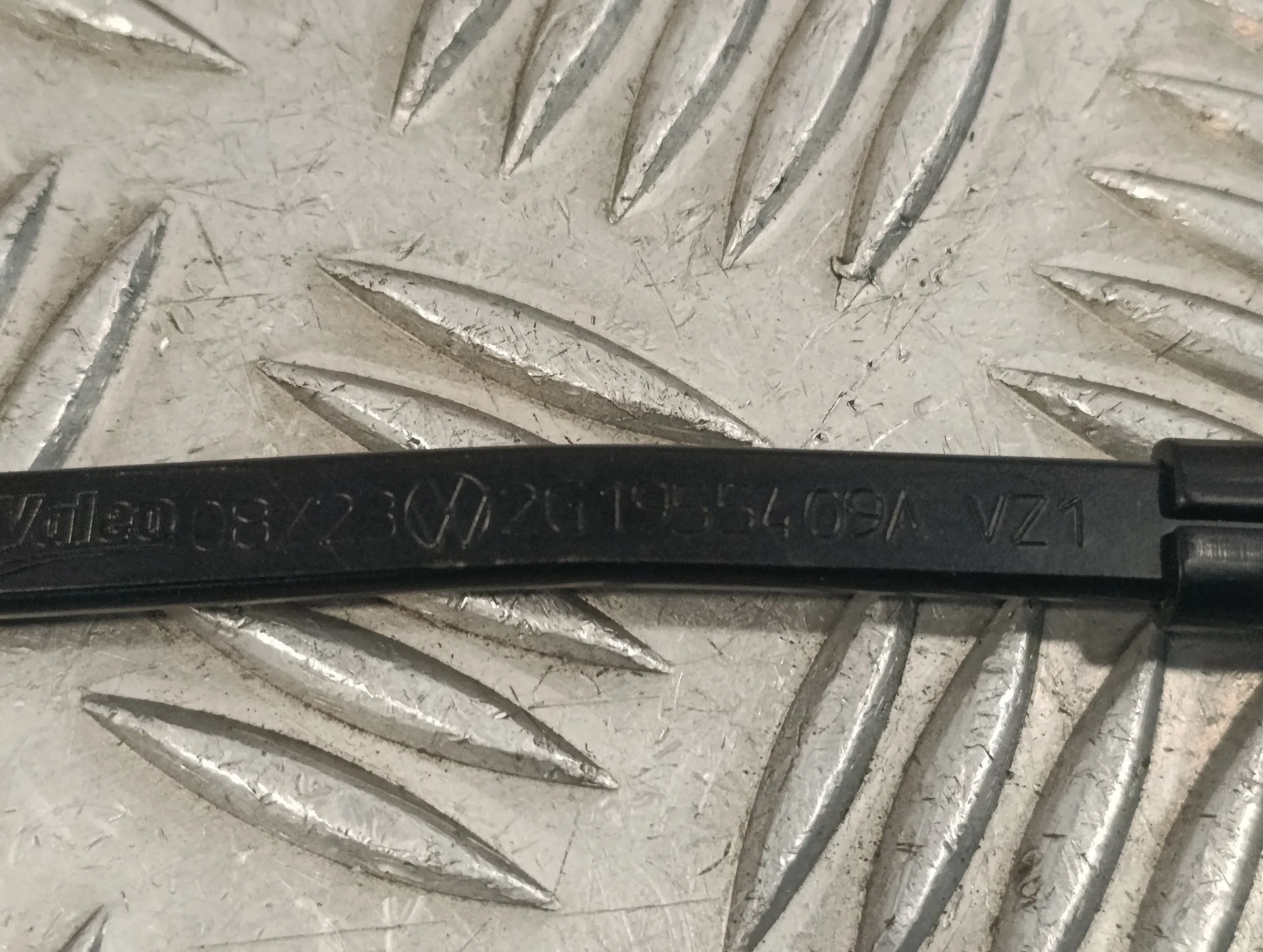 Brazo Limpia Delantero Izquierdo para Volkswagen Polo