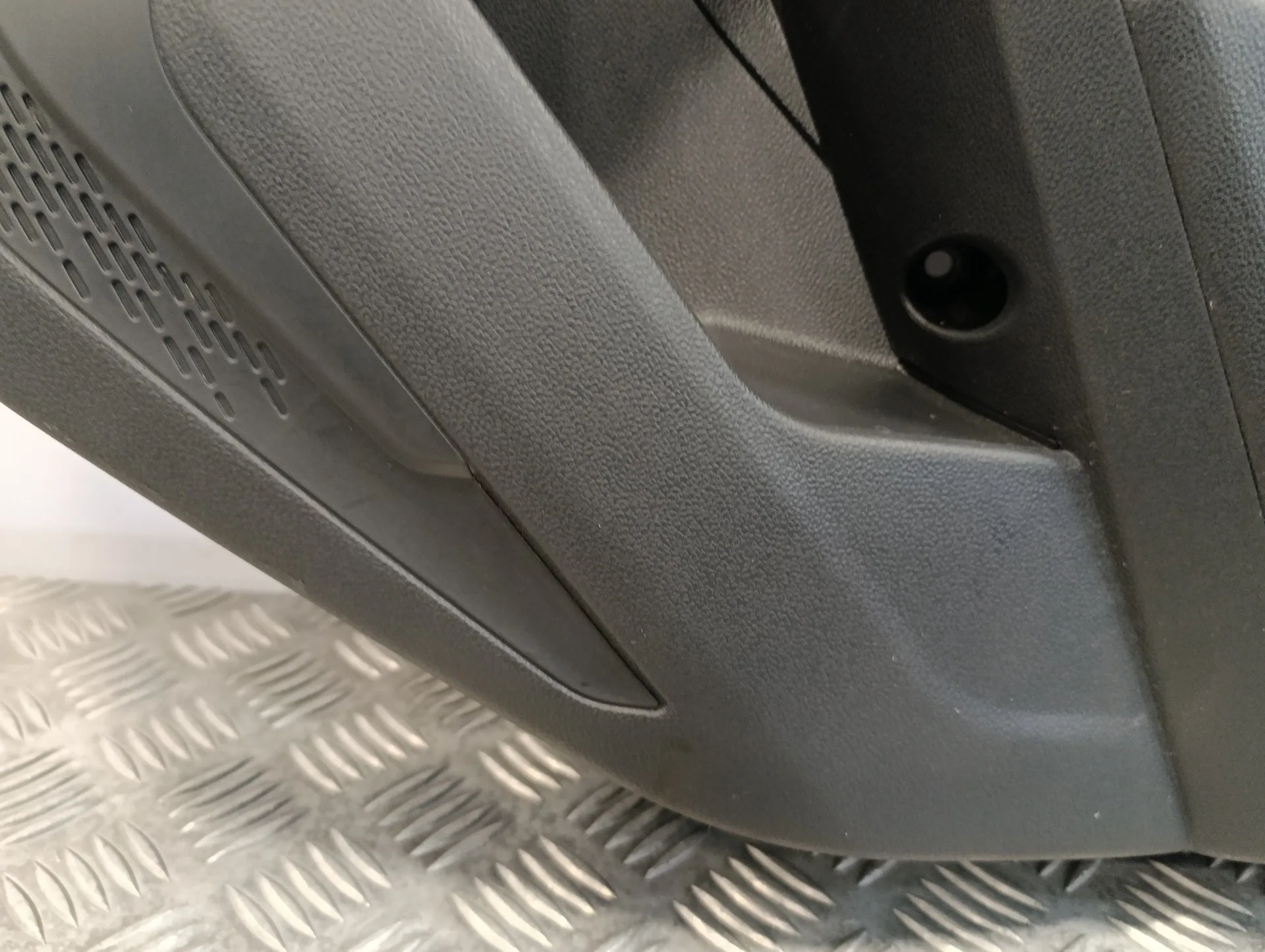 Guarnecido Puerta Trasera Derecha para Volkswagen Polo