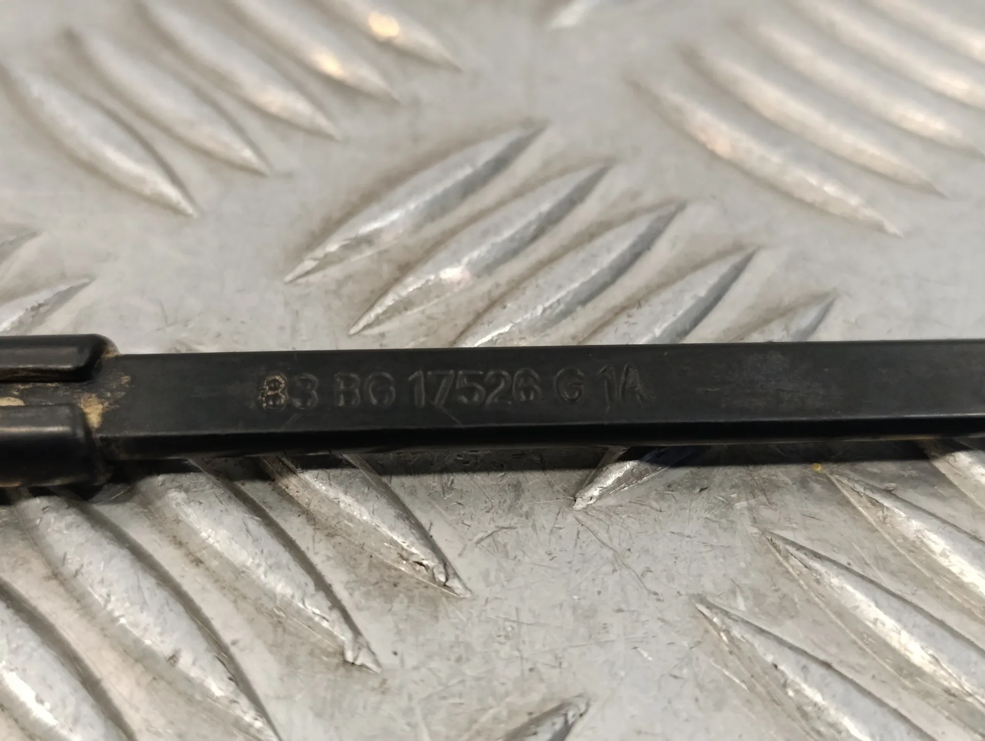 Brazo Limpia Trasero para Ford Sierra Berlina