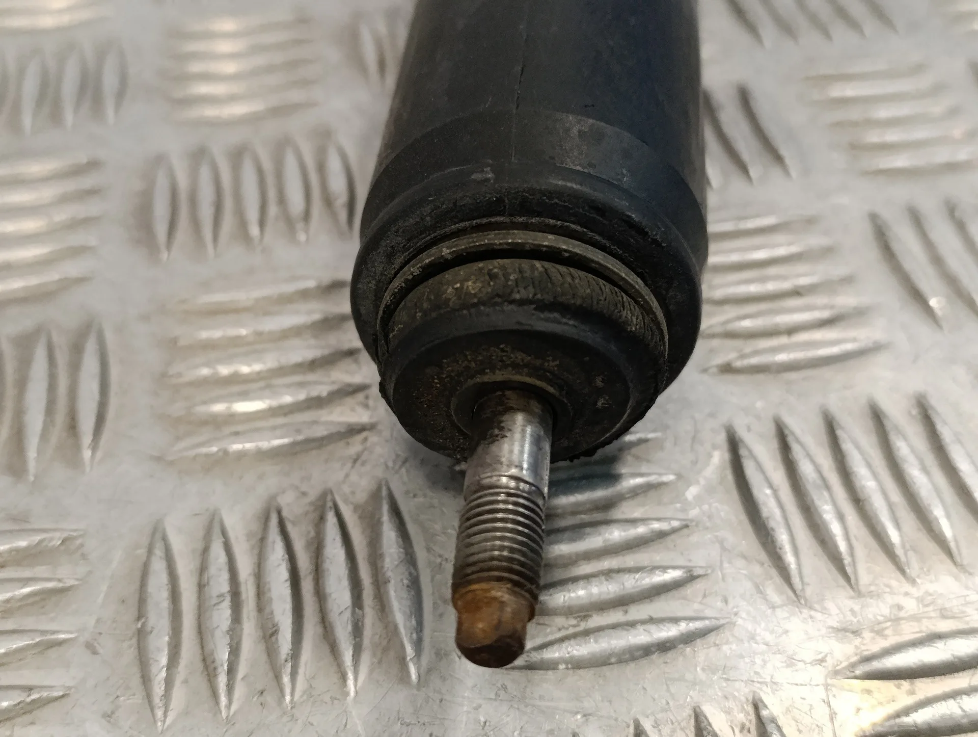 Amortiguador Delantero Izquierdo para Suzuki Jimny Sn (Fj)