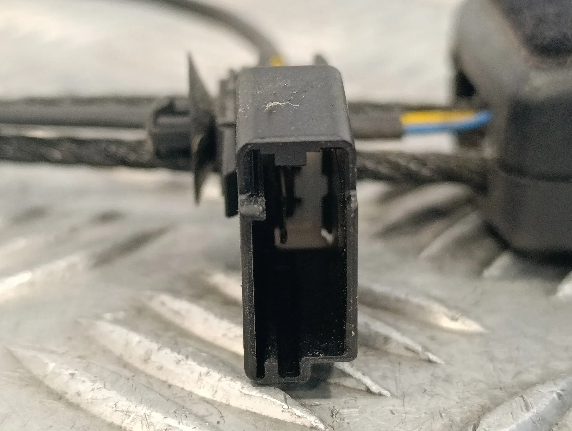 Enganche Cinturon Delantero Izquierdo para Opel Astra J Sports Tourer