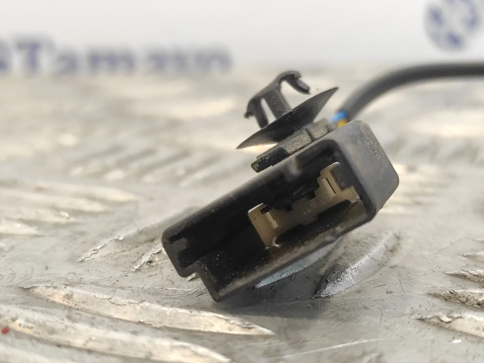 Enganche Cinturon Delantero Derecho para Opel Astra J Sports Tourer