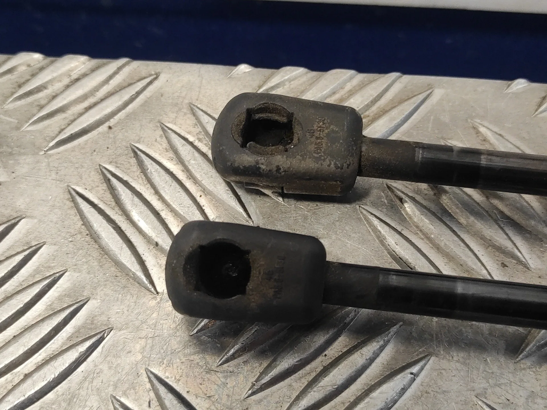 Amortiguadores Maletero / Porton para Seat Leon (1P1)