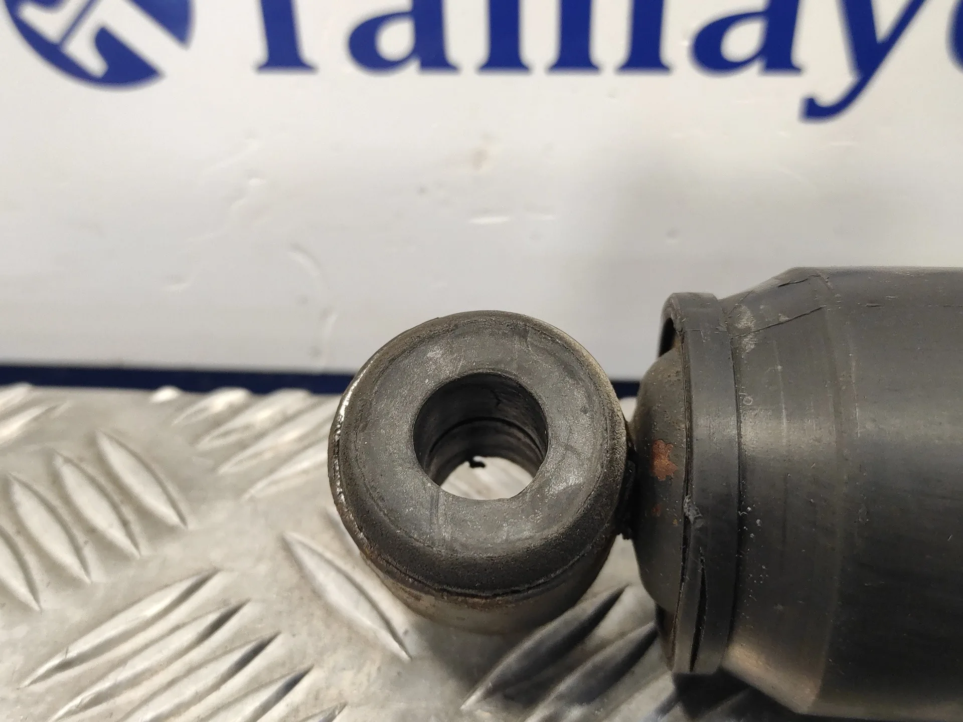 Amortiguador Trasero Derecho para Nissan Terrano/Terrano.ii (R20)