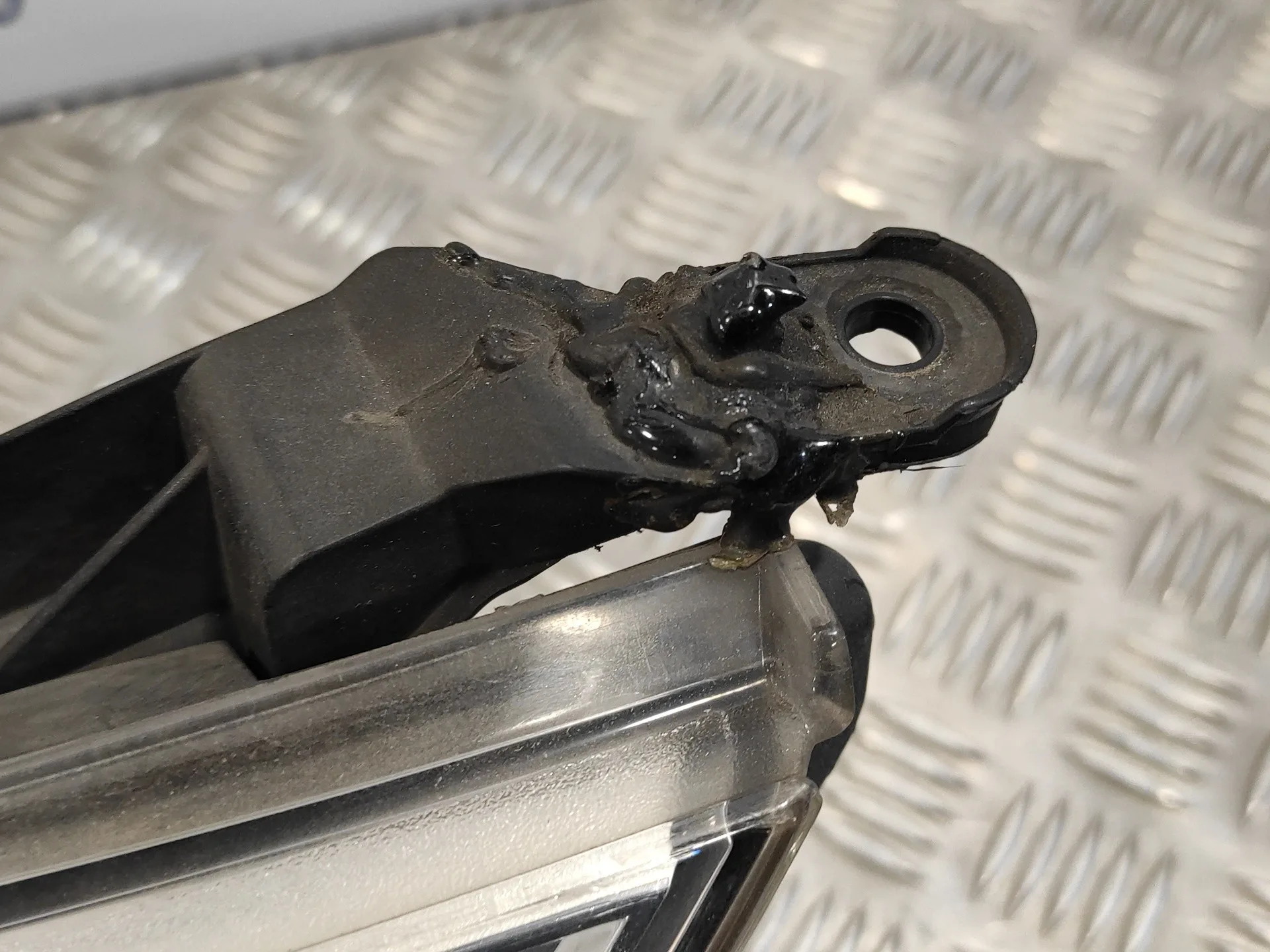Faro Izquierdo para Toyota Avensis (T27)