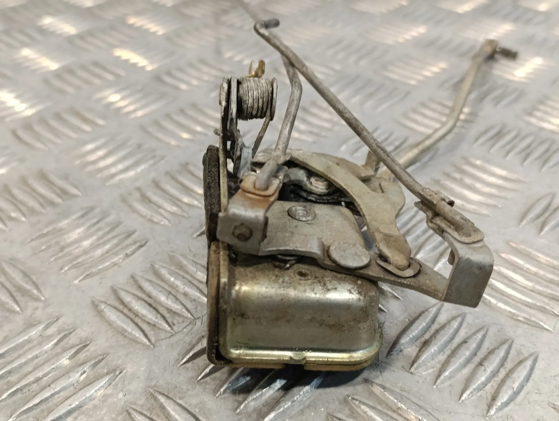 Cerradura Puerta Delantera Izquierda para Mitsubishi Montero (L040)