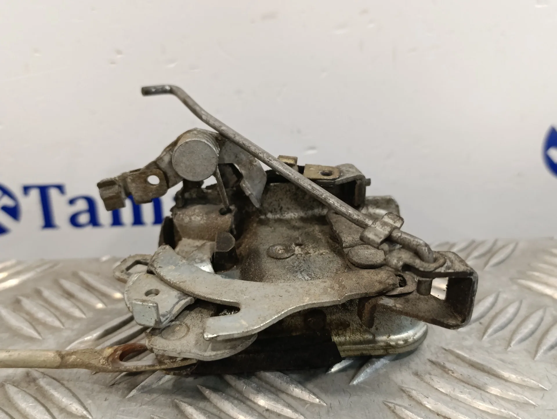 Cerradura Puerta Delantera Derecha para Mitsubishi Montero (L040)