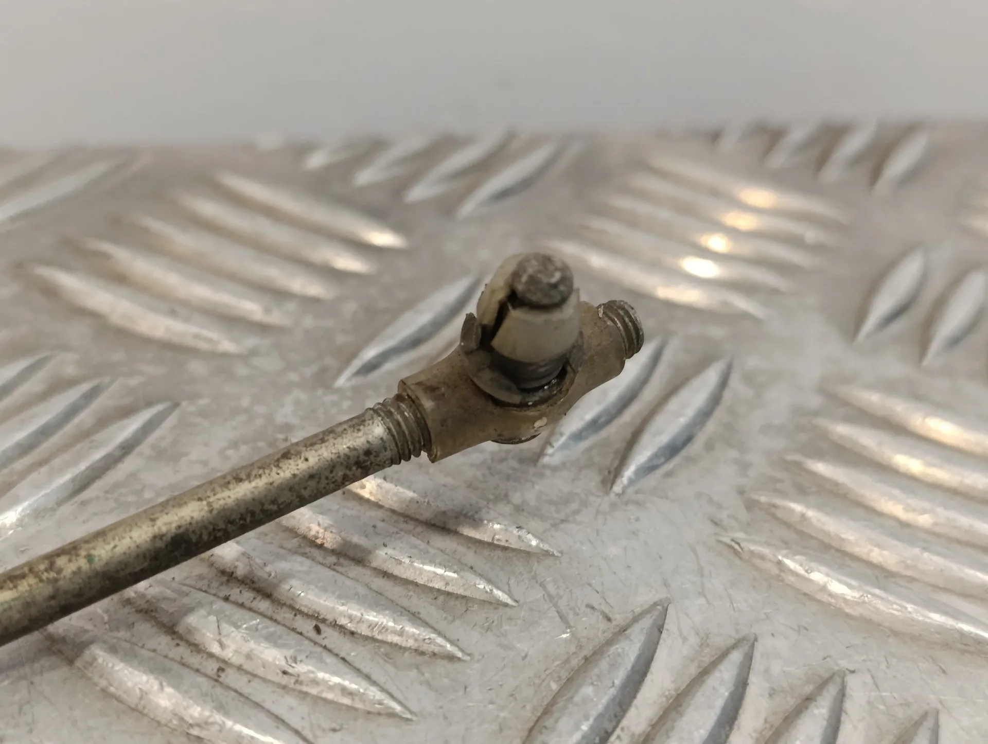 Cerradura Puerta Delantera Derecha para Mitsubishi Montero (L040)