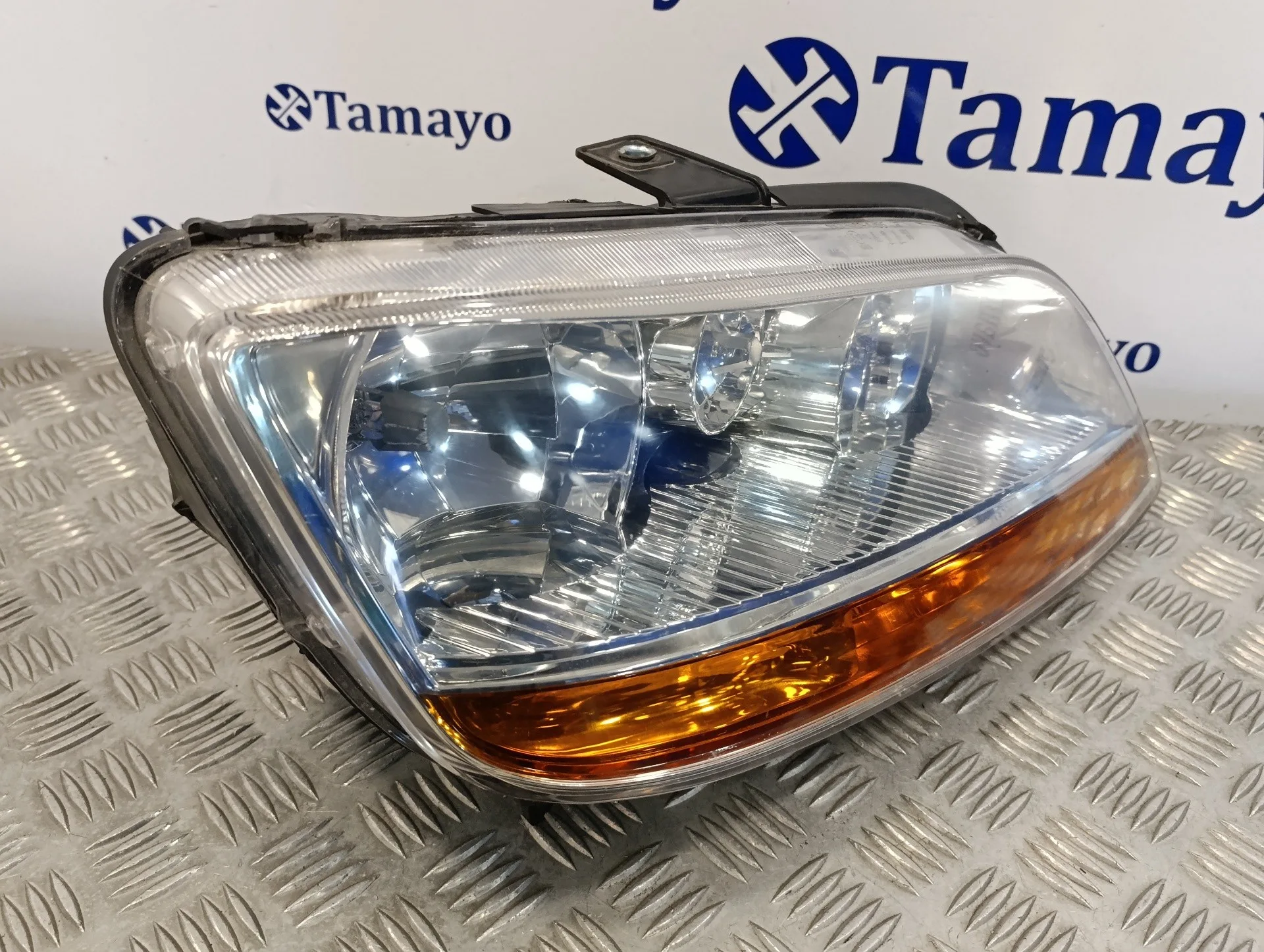 Faro Derecho para Fiat Idea (135)