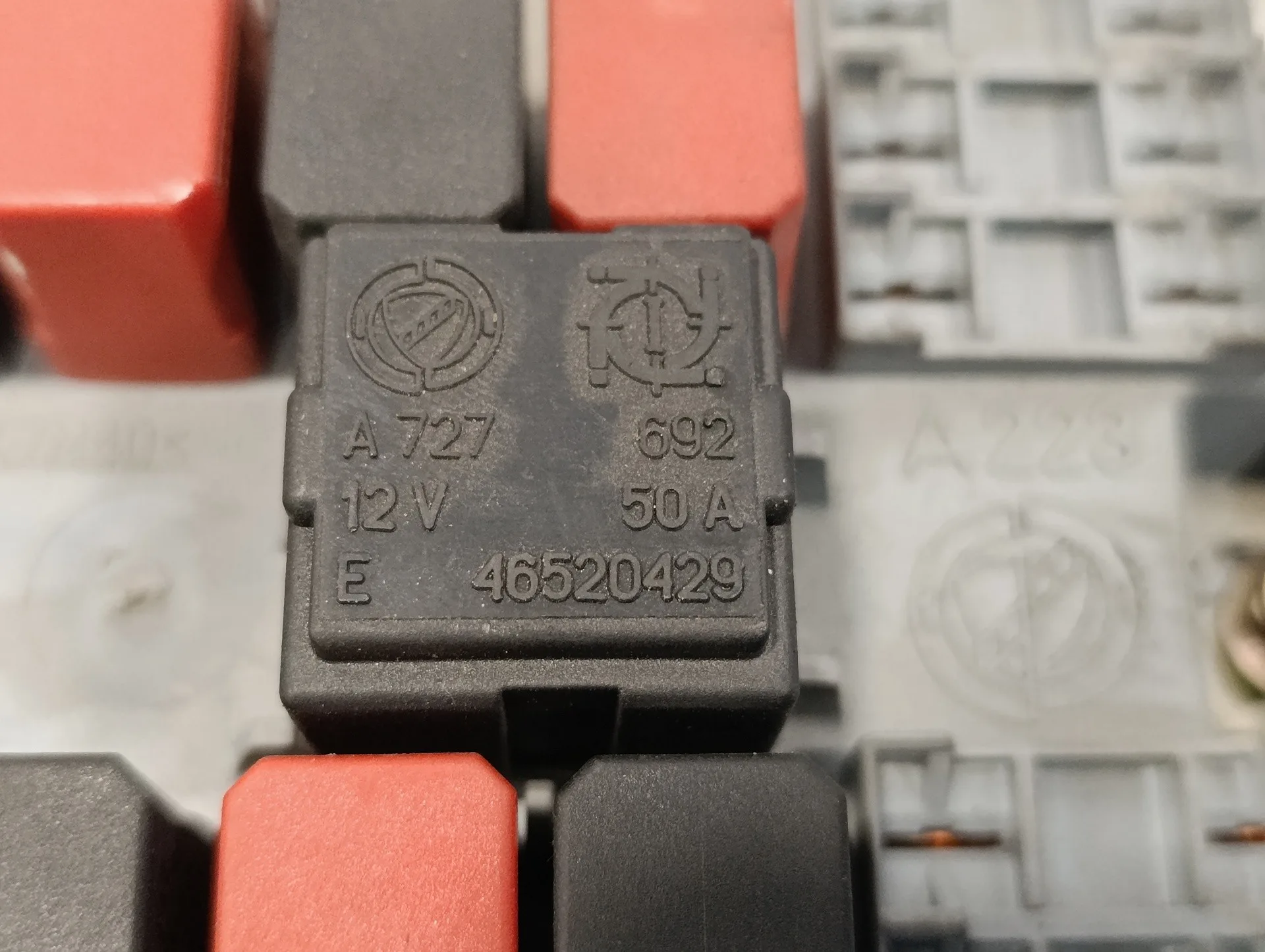 Caja Reles / Fusibles para Fiat Punto Berlina (188)