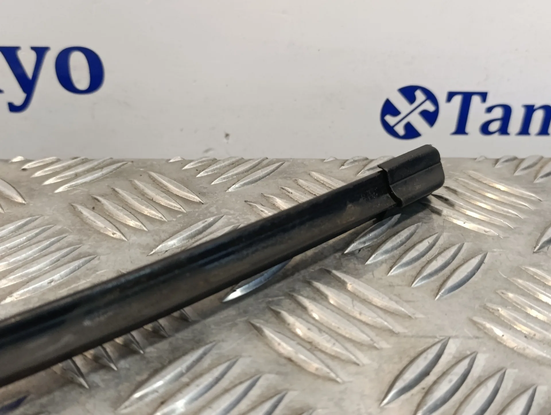 Brazo Limpia Delantero Derecho para Smart Fortwo Coupe