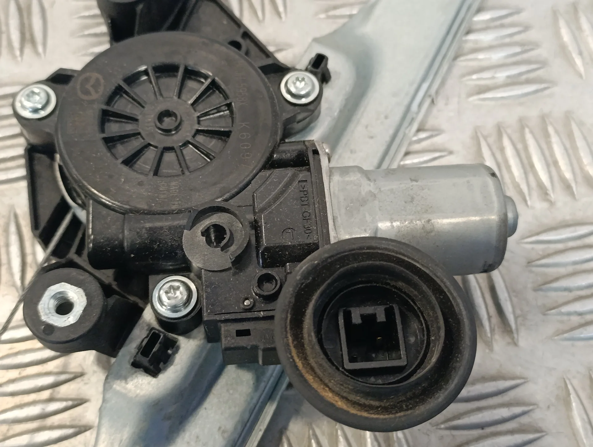 Elevalunas Delantero Izquierdo para Mazda 3 Berlina (Bp)