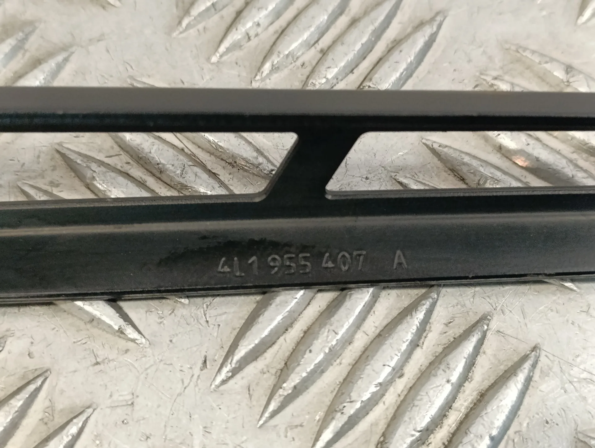 Brazo Limpia Delantero Izquierdo para Audi Q7 (4L)